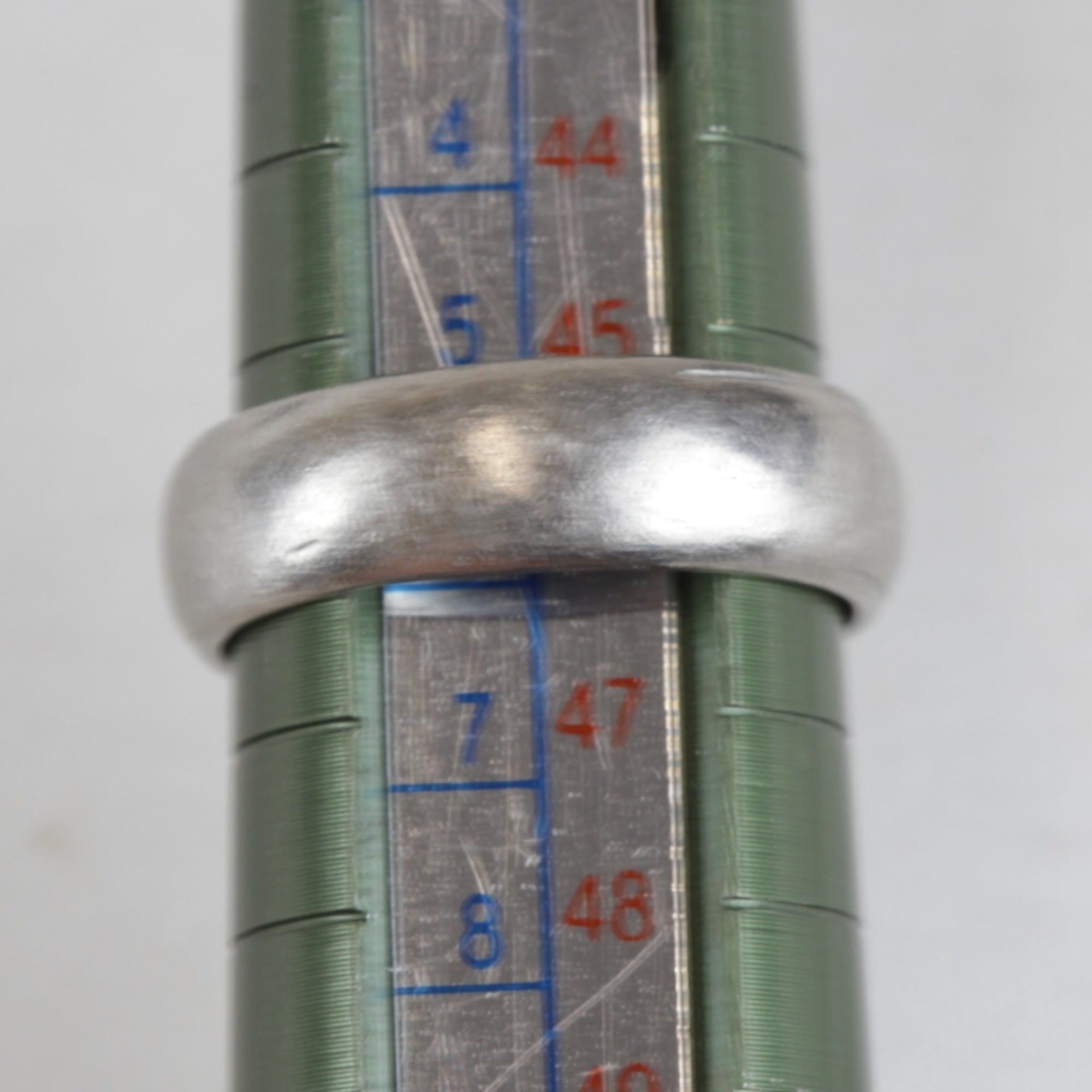 Burberry Silver Platinum 900 Band Ring (Pre-Owned)