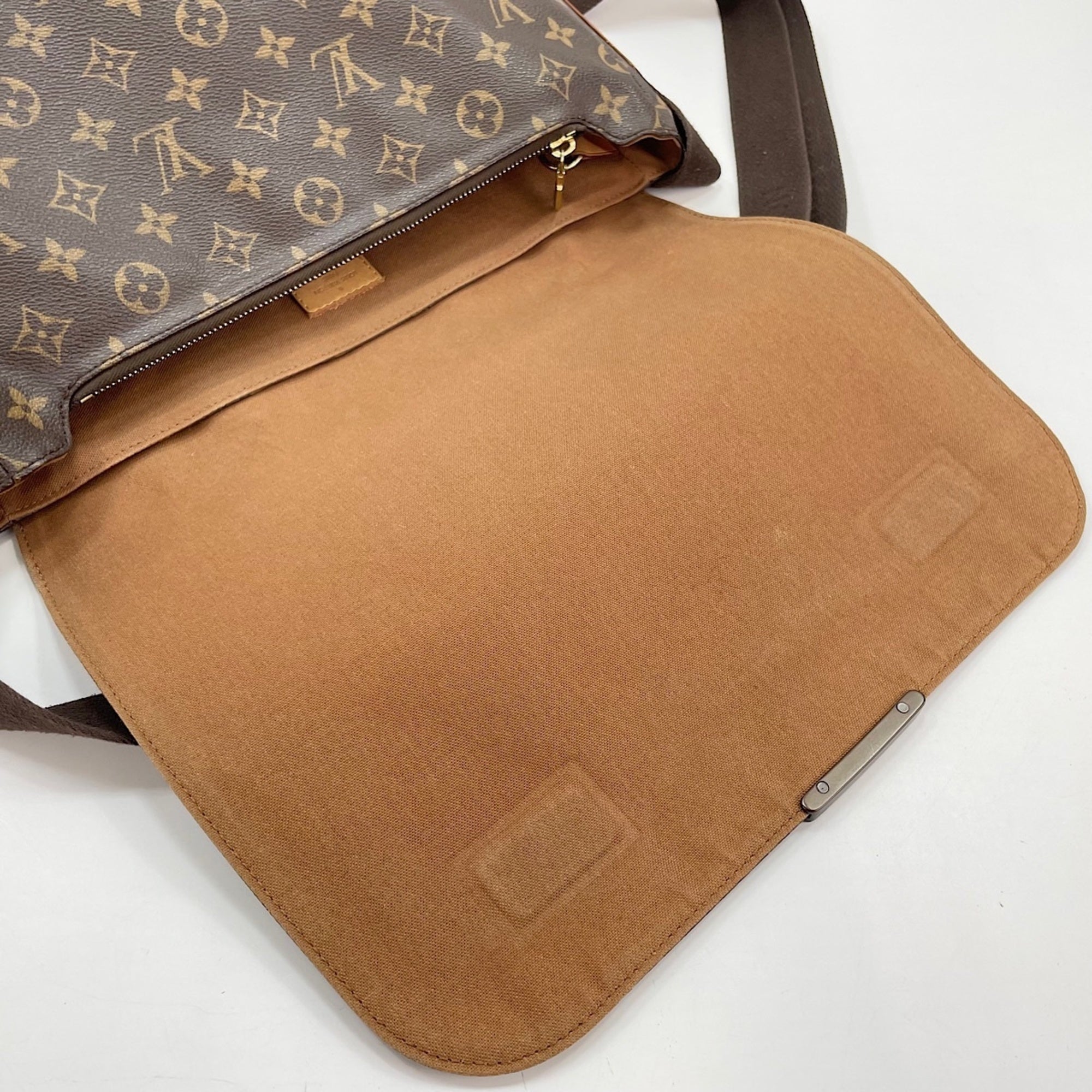 Louis Vuitton Brown Messenger Bag (Pre-Owned)