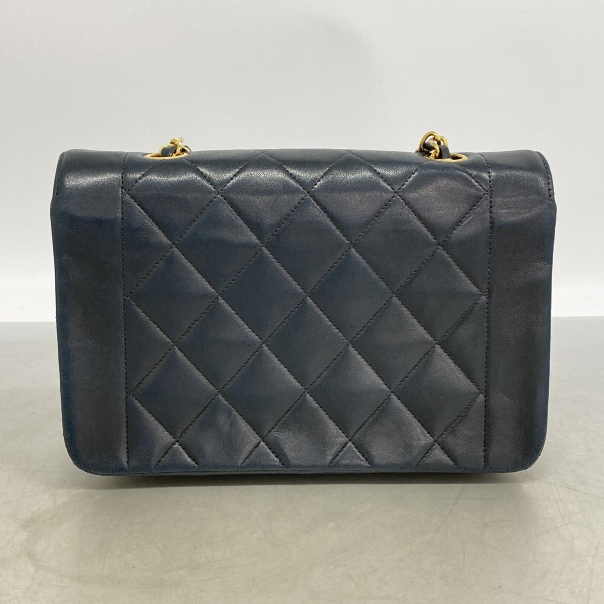 Chanel Black Leather Shoulder Bag (Pre-Owned)