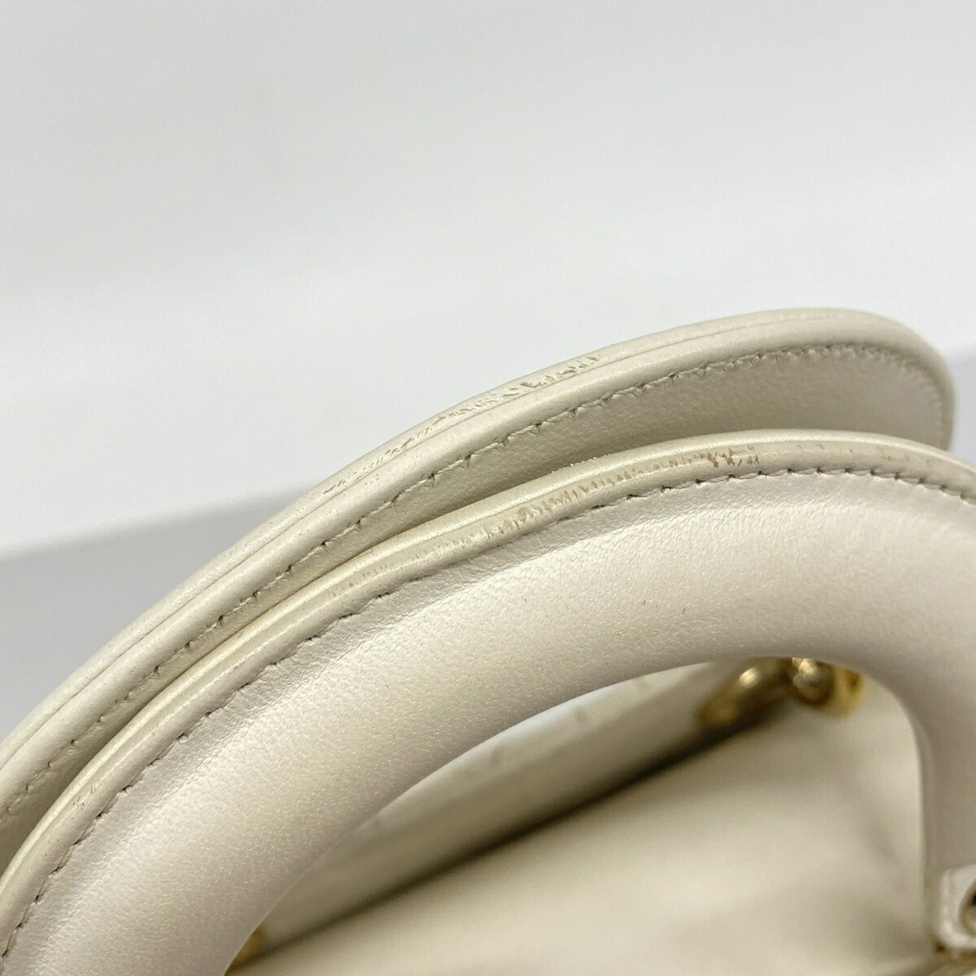 Christian Dior White Leather Handbag (Pre-Owned)