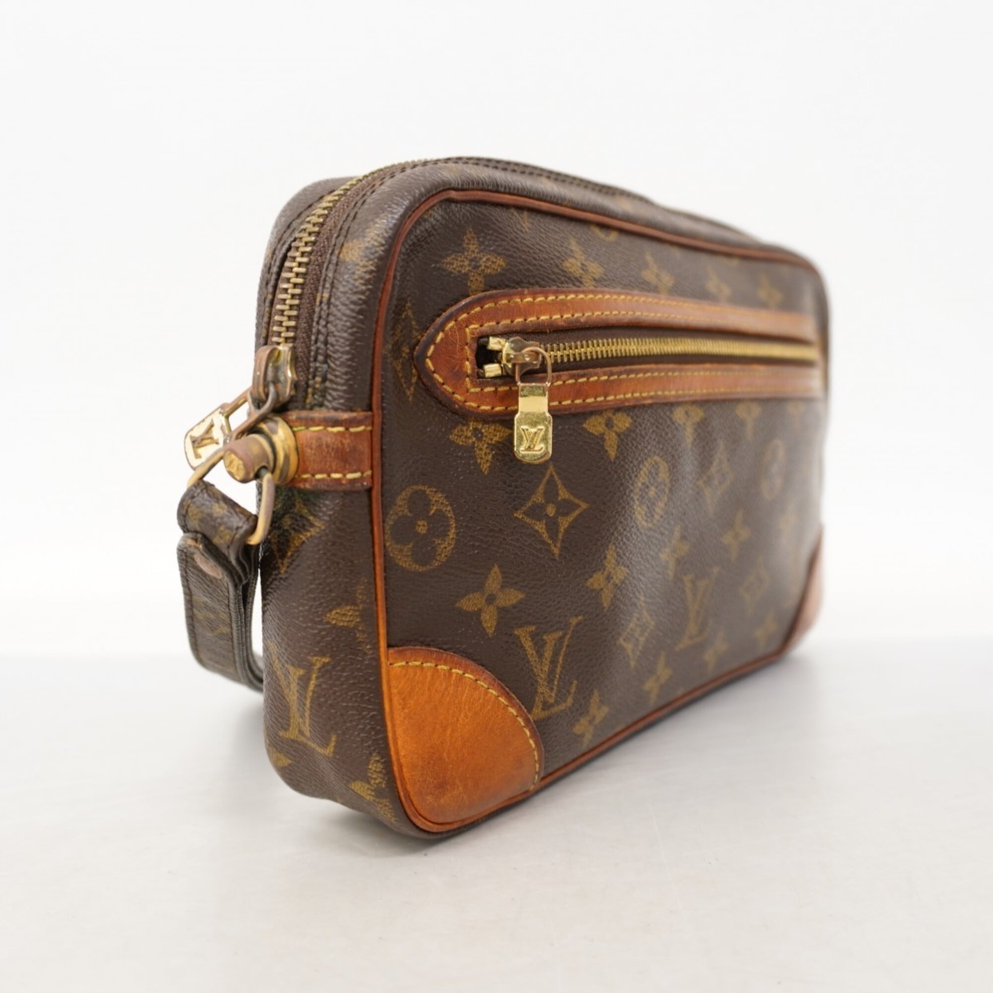 Louis Vuitton Brown Clutch Bag (Pre-Owned)