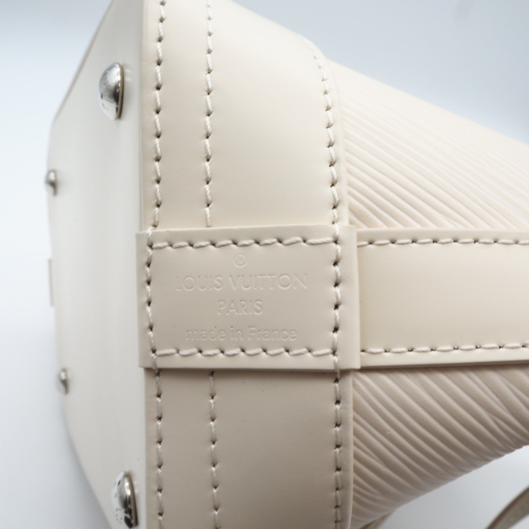 Louis Vuitton Ivory Leather Shoulder Bag (Pre-Owned)