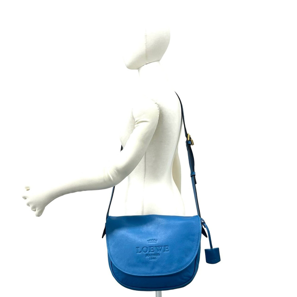 Loewe Blue Leather Pochette Shoulder Bag (Pre-Owned)