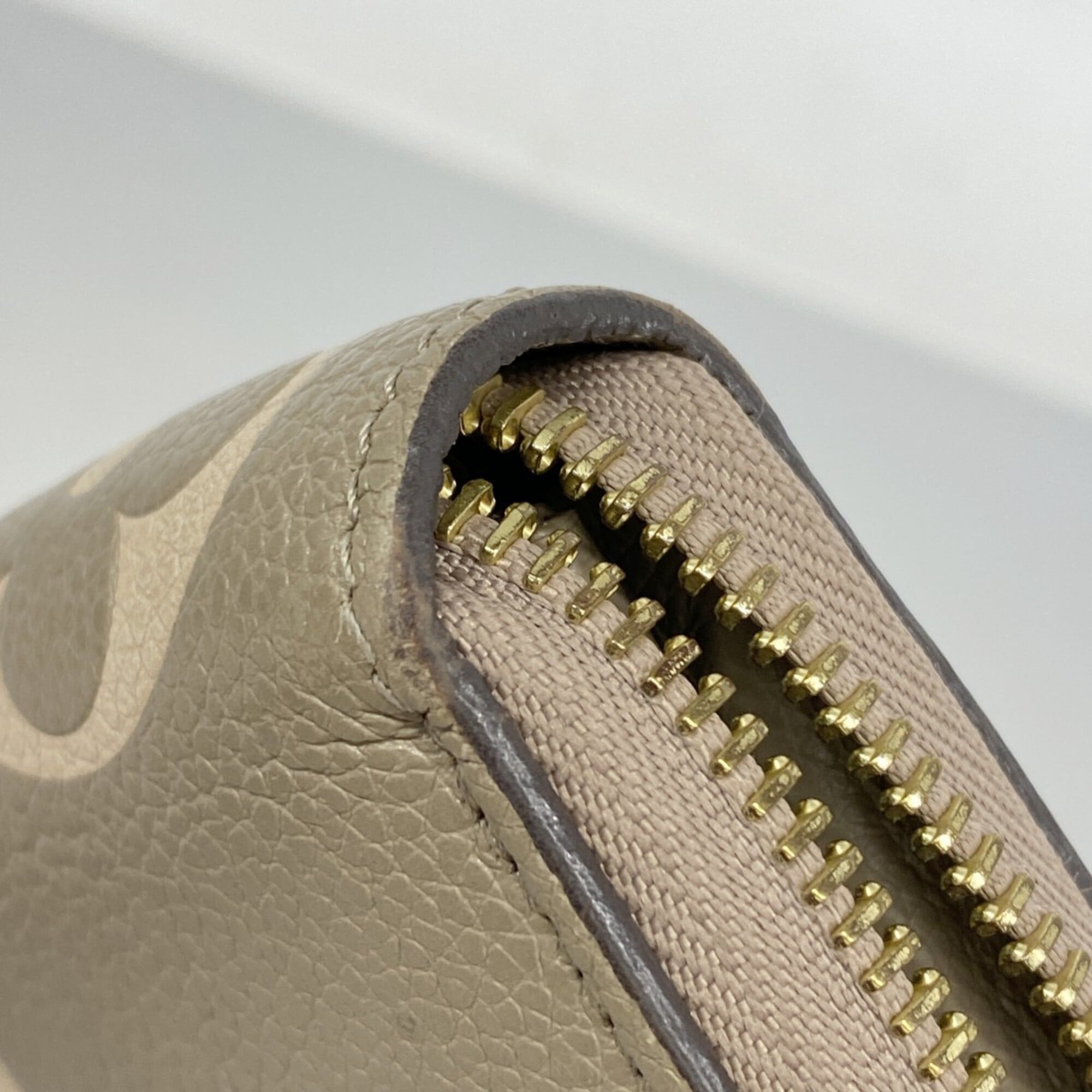Louis Vuitton Beige Long Wallet (Bi-Fold) (Pre-Owned)