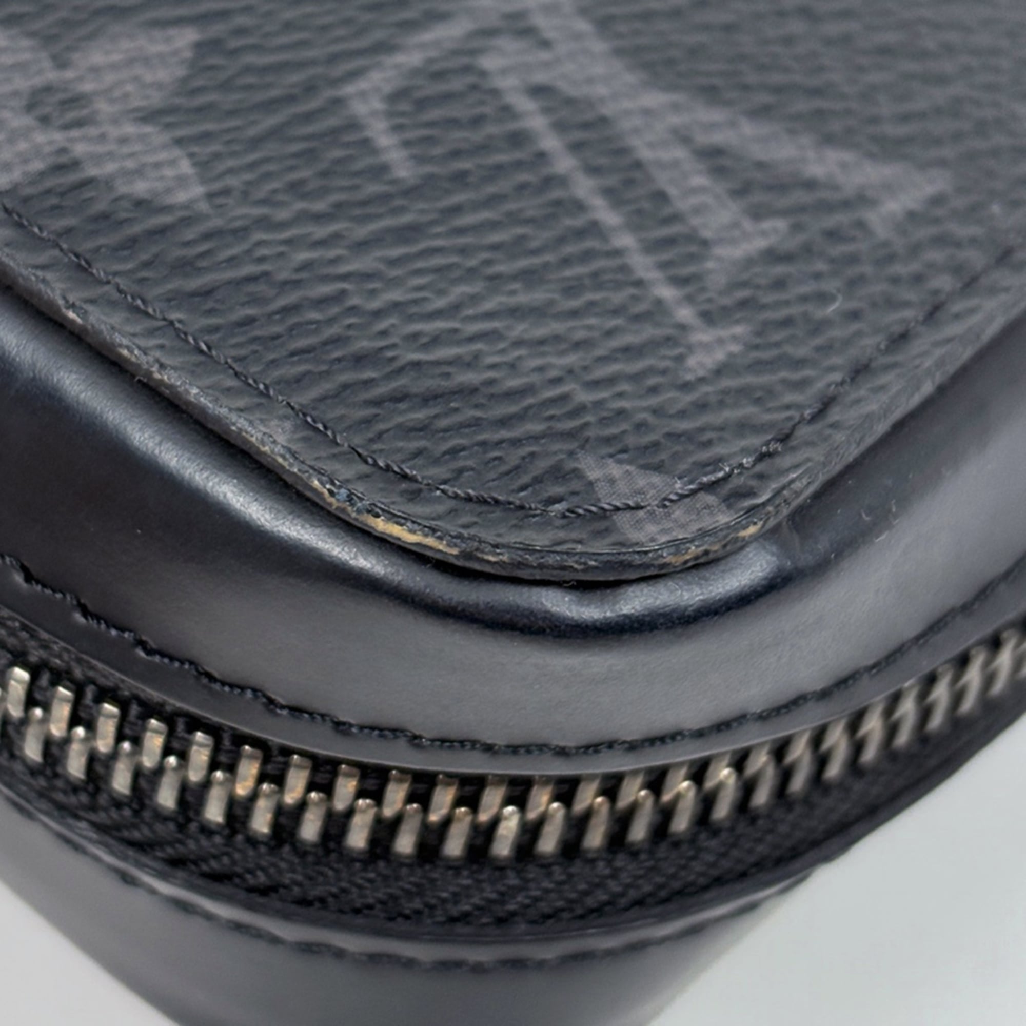 Louis Vuitton Noir Monogram Eclipse (Pre-Owned)