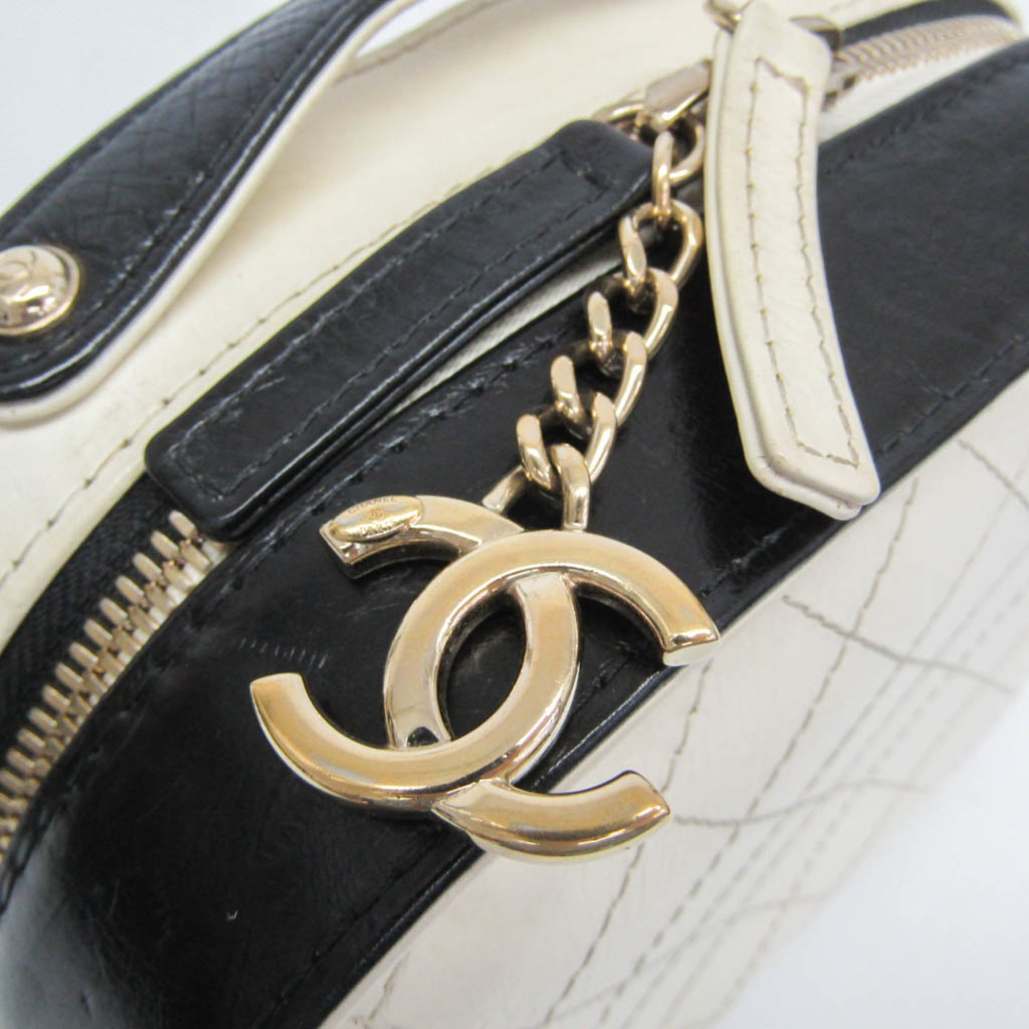 Chanel Vanity Case Bag Quilted Crumpled Calfskin Black Leather Shoulder Bag Bag (Pre-Owned)