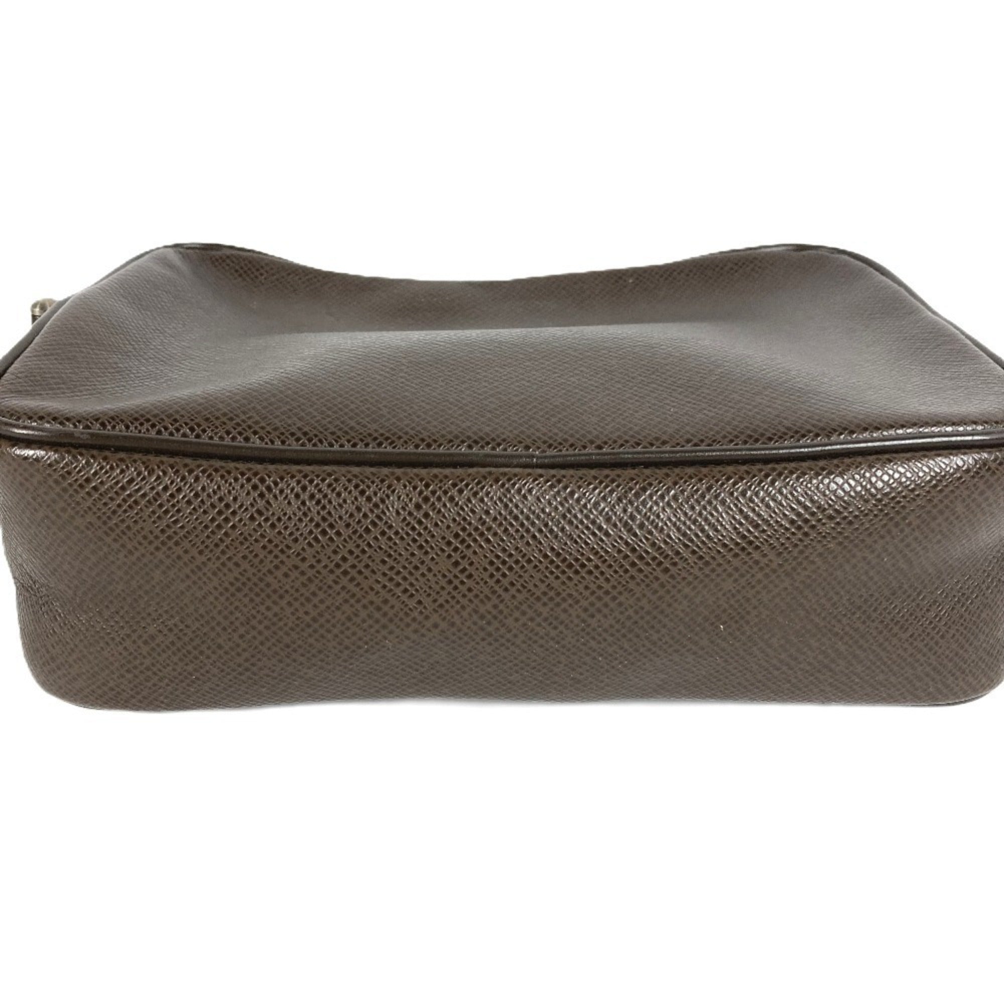 Louis Vuitton Brown Grizzly Taiga Leather Leather Clutch Bag (Pre-Owned)