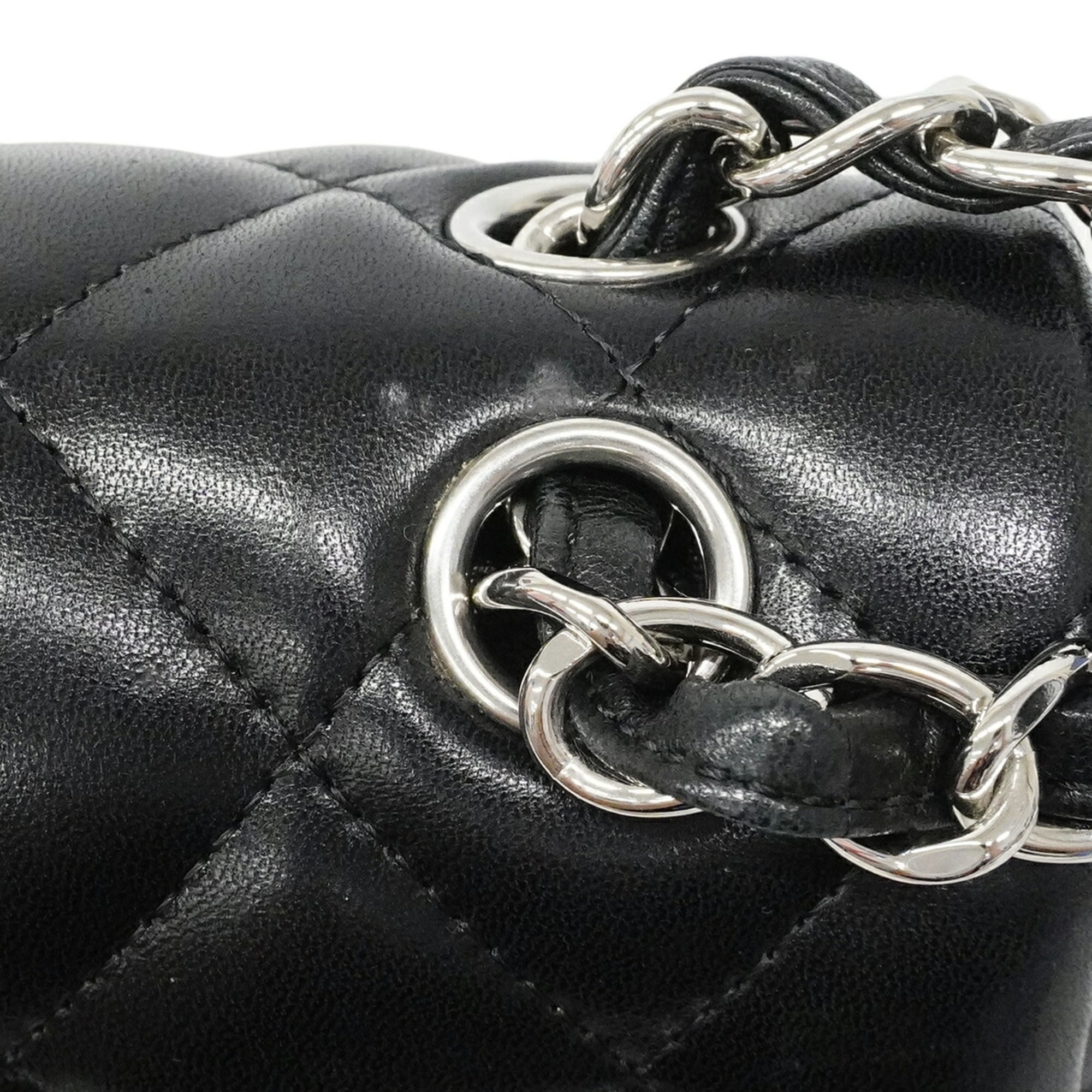 Chanel Black Leather Shoulder Bag (Pre-Owned)