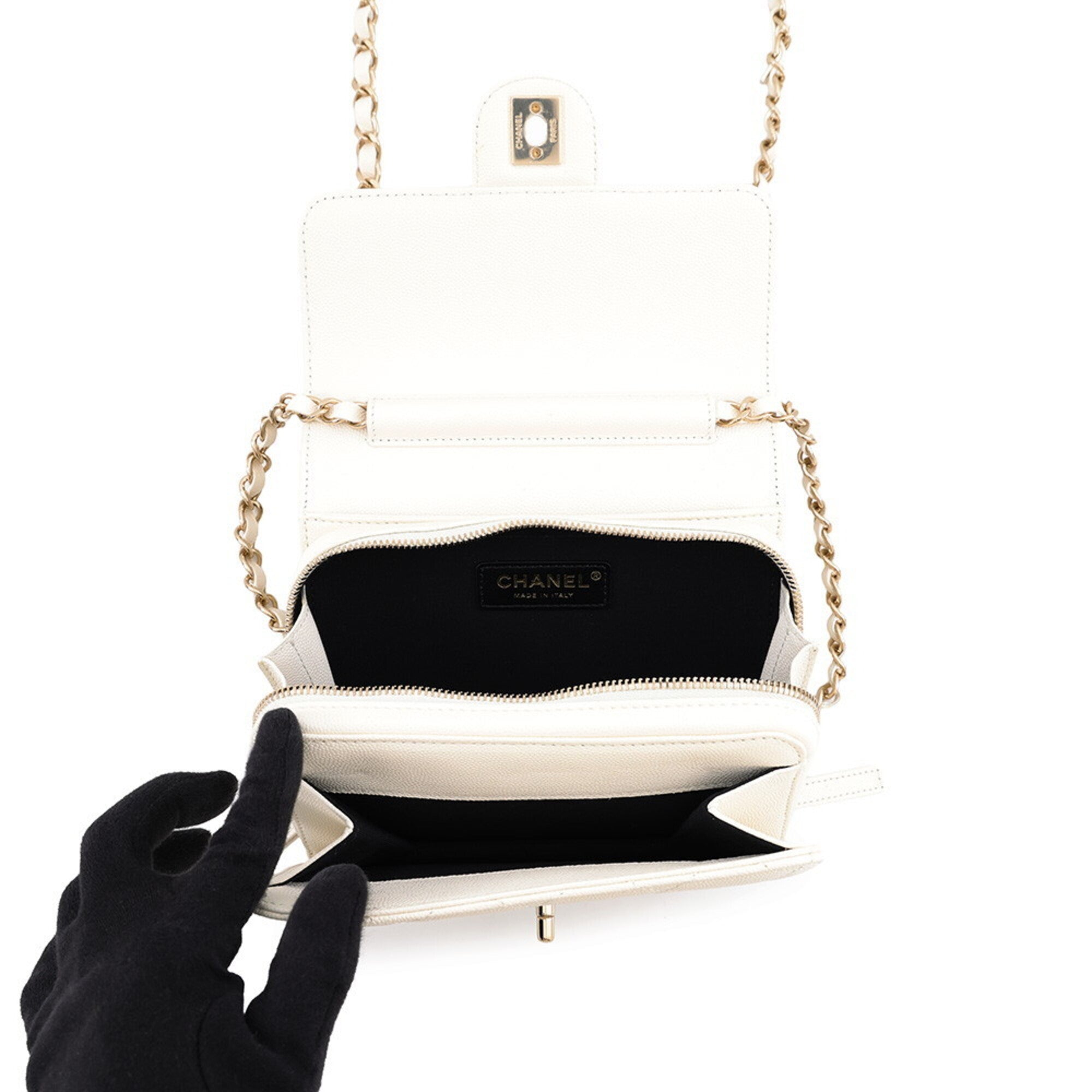 Chanel Matelasse White Grained Calfskin Handbag Shoulder Bag (Pre-Owned)