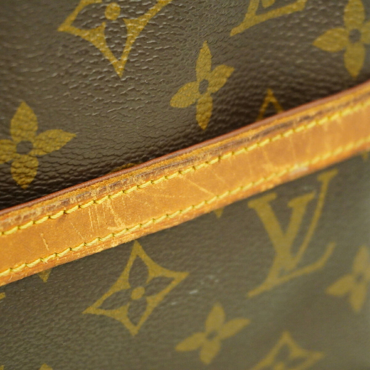 Louis Vuitton Brown Shoulder Bag (Pre-Owned)