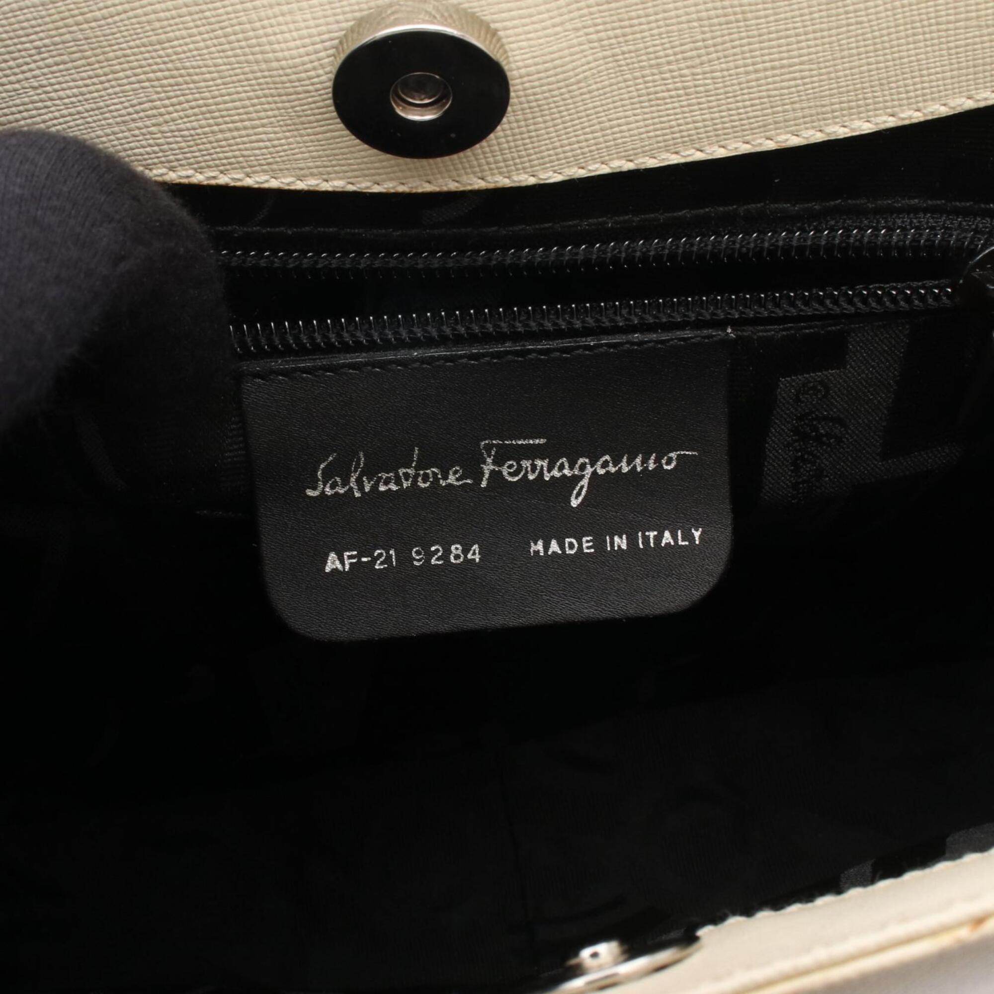 Salvatore Ferragamo Ivory Leather Handbag Shoulder Bag (Pre-Owned)