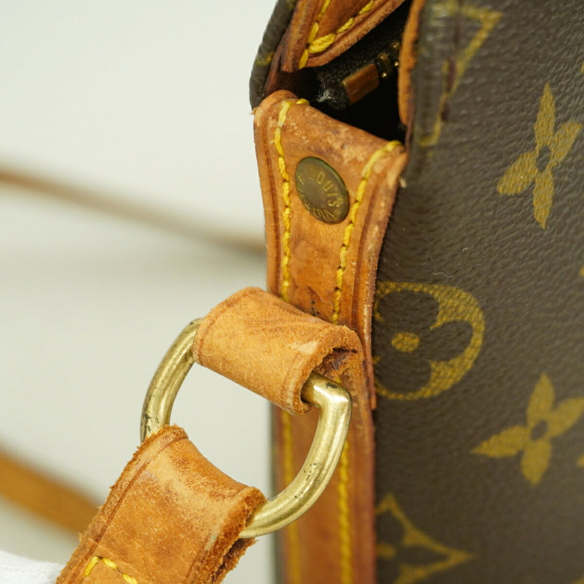 Louis Vuitton Brown Shoulder Bag (Pre-Owned)