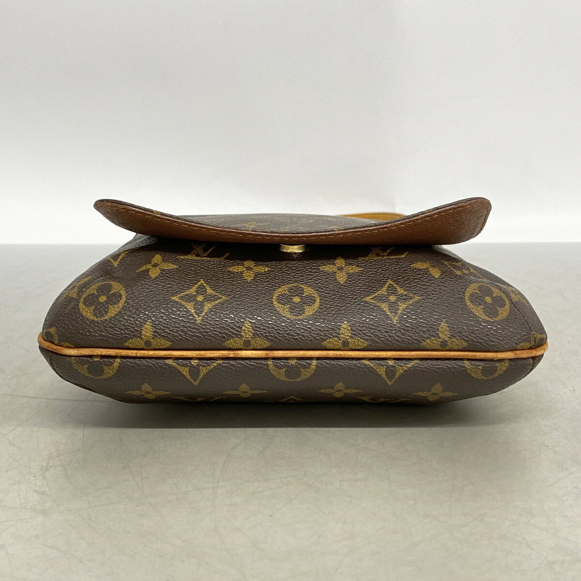 Louis Vuitton Brown Shoulder Bag (Pre-Owned)