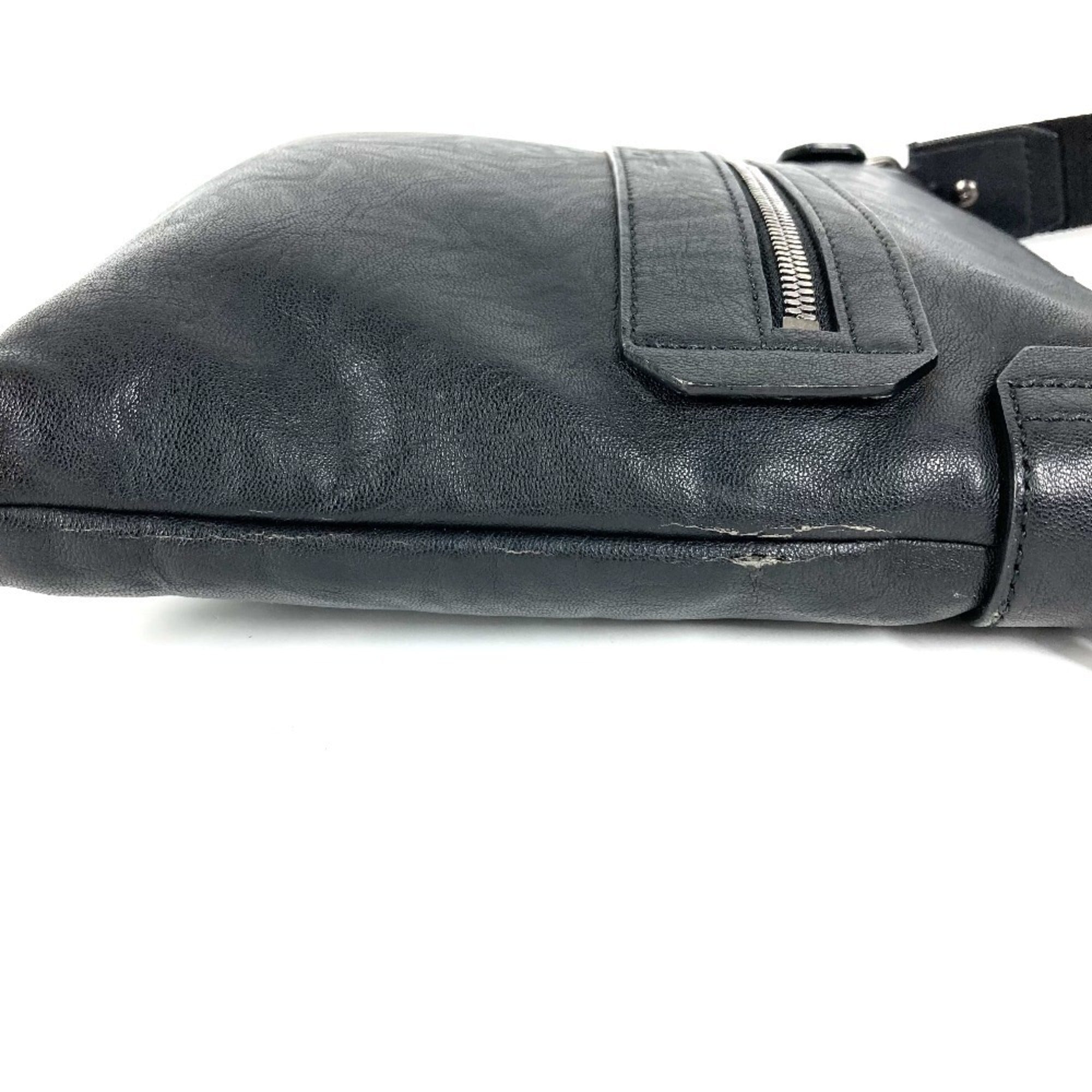 Salvatore Ferragamo Black Leather Shoulder Bag (Pre-Owned)