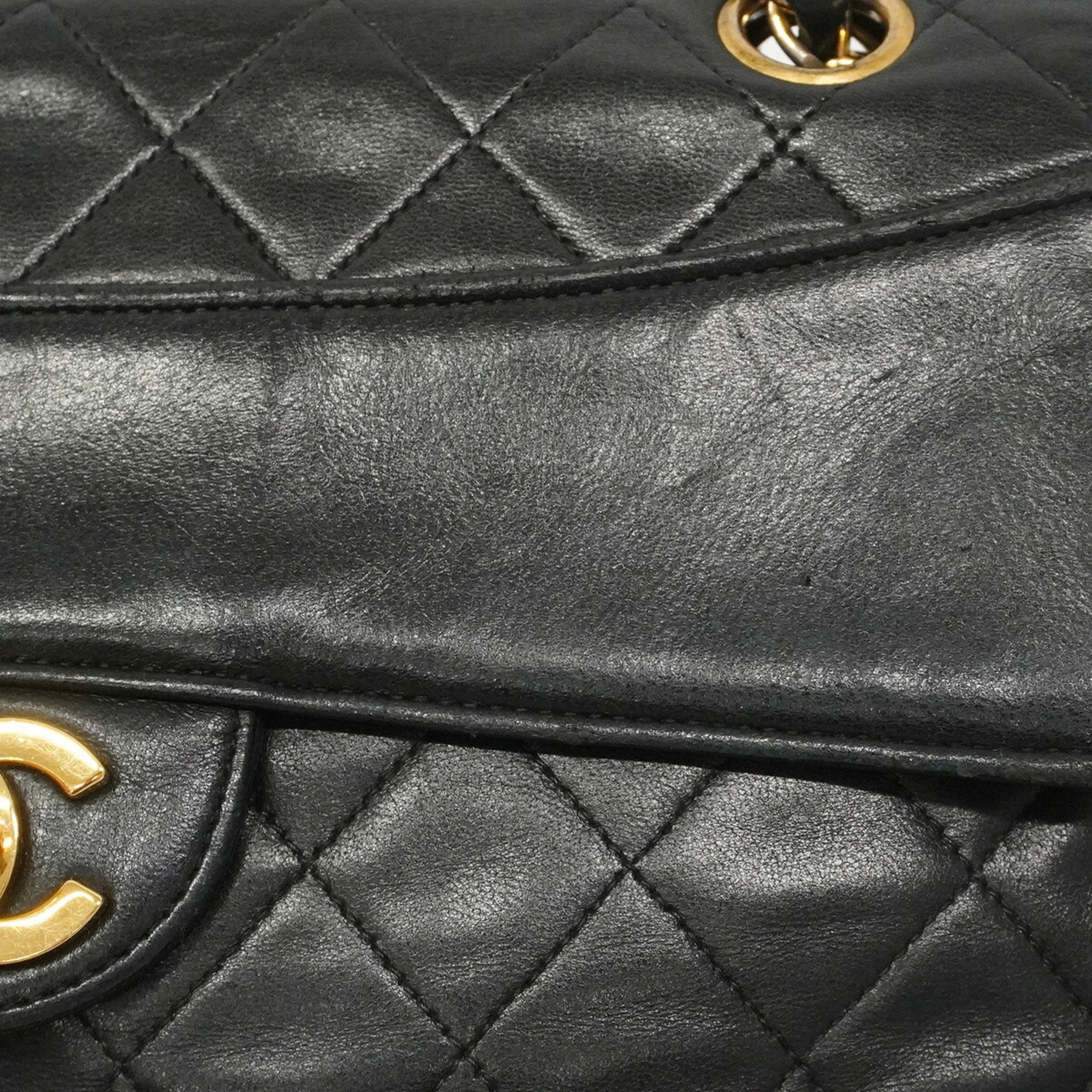 Chanel Black Leather Shoulder Bag (Pre-Owned)