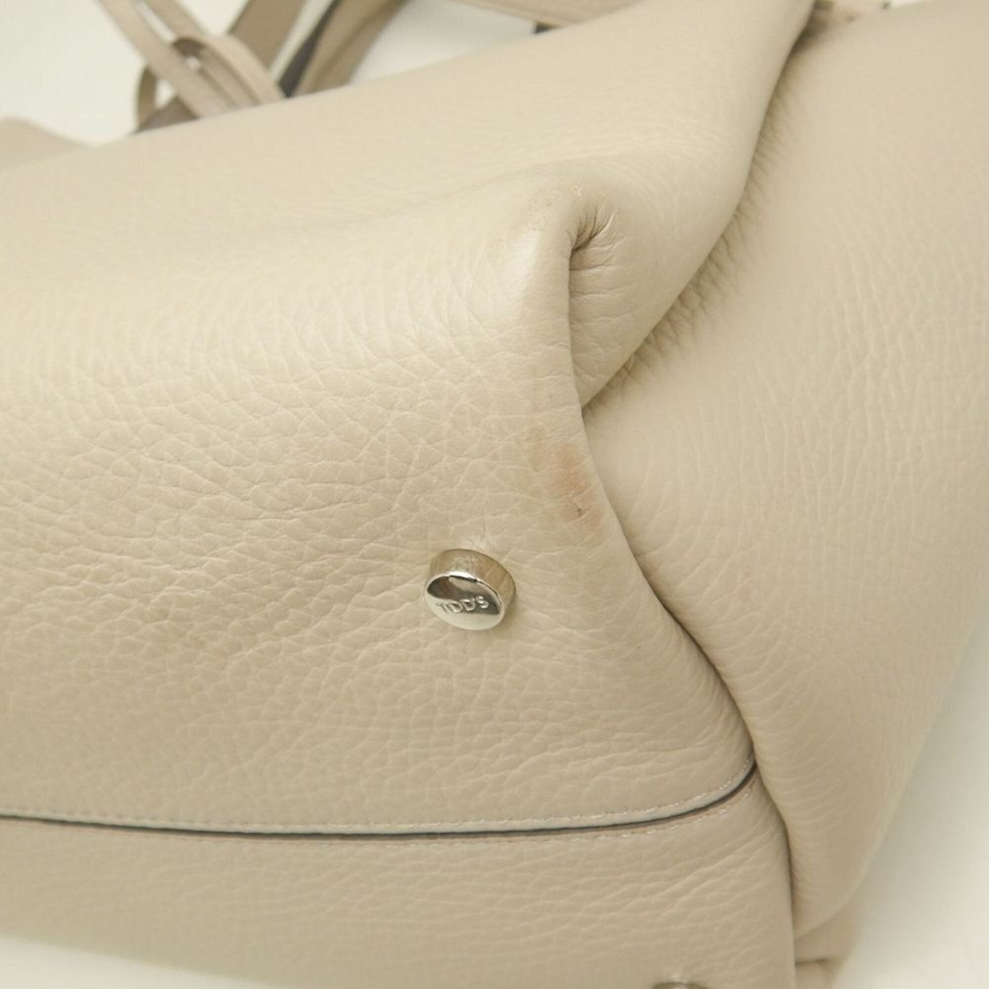 Tod's Cream Leather Handbag (Pre-Owned)