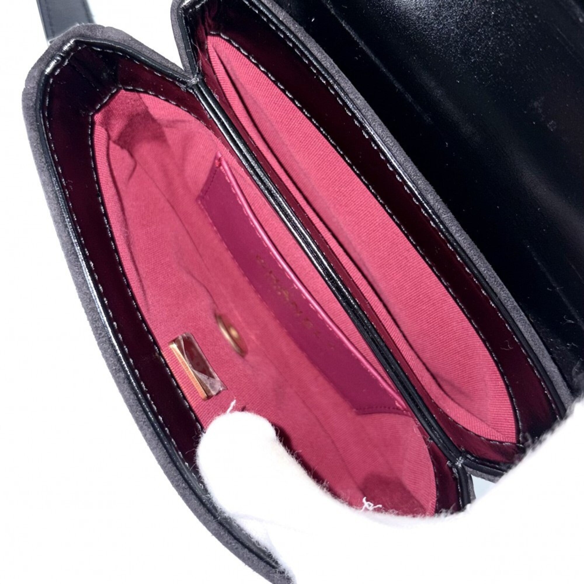 Chanel Black Leather Shoulder Bag (Pre-Owned)