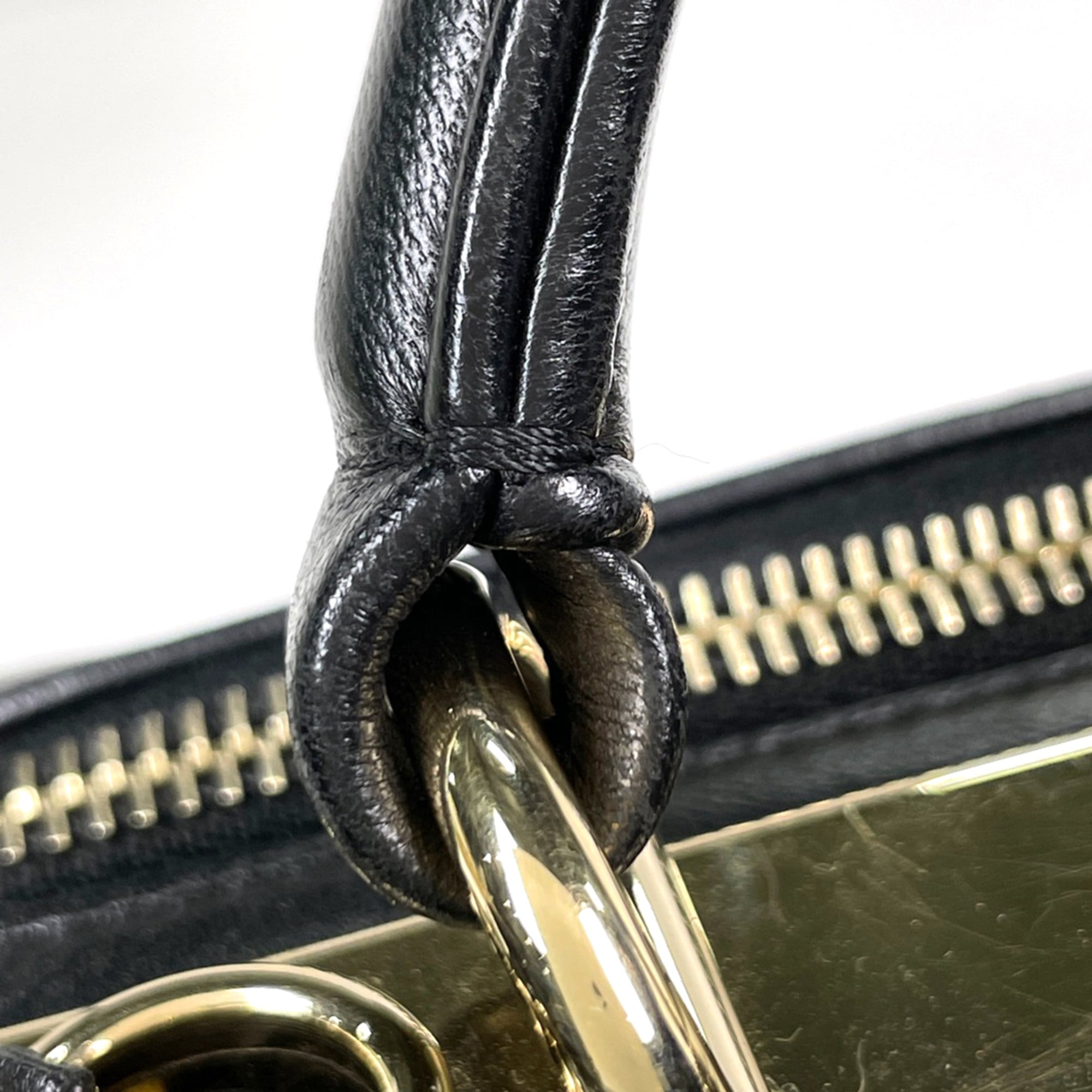Chanel Black Leather Handbag (Pre-Owned)