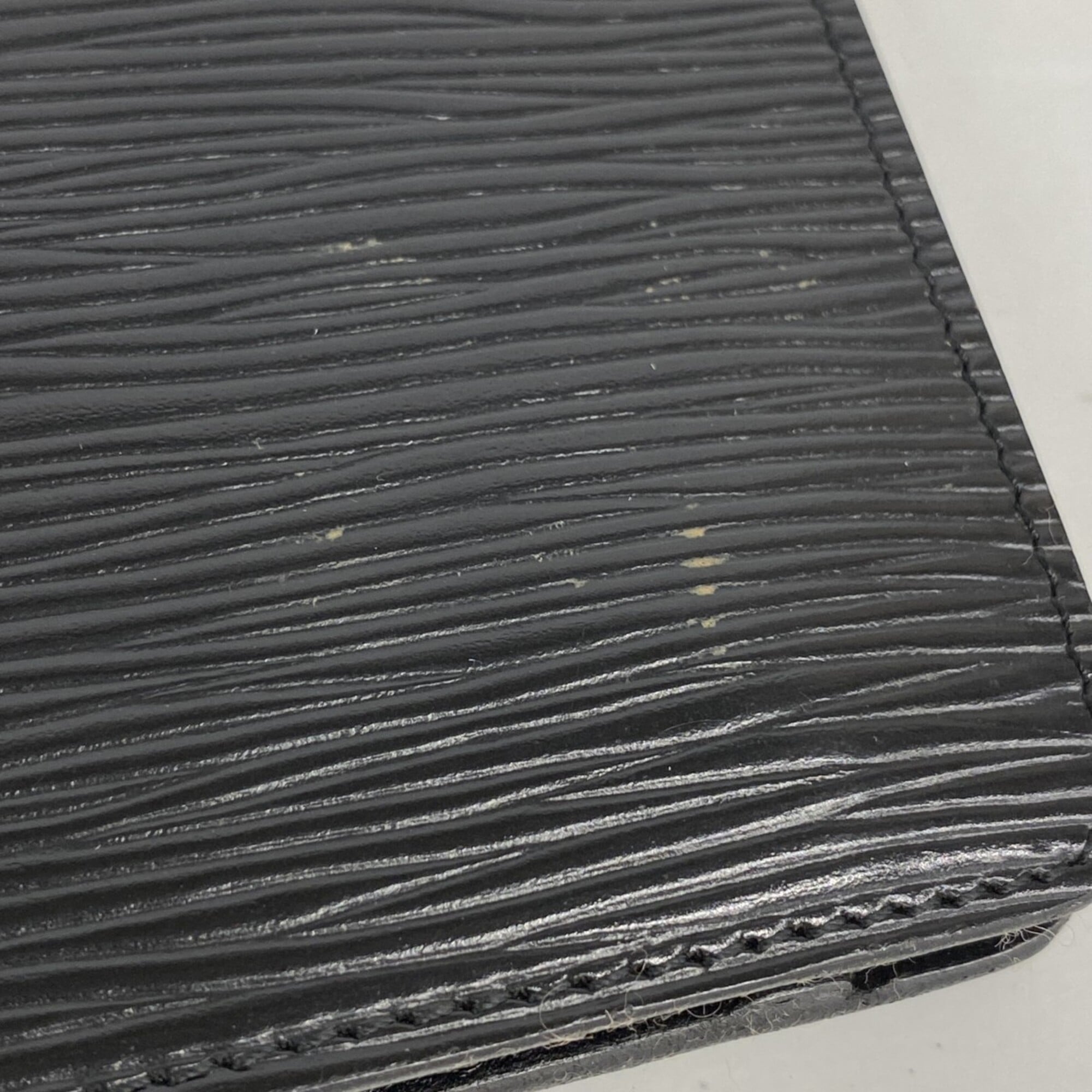 Louis Vuitton Noir Clutch Bag (Pre-Owned)