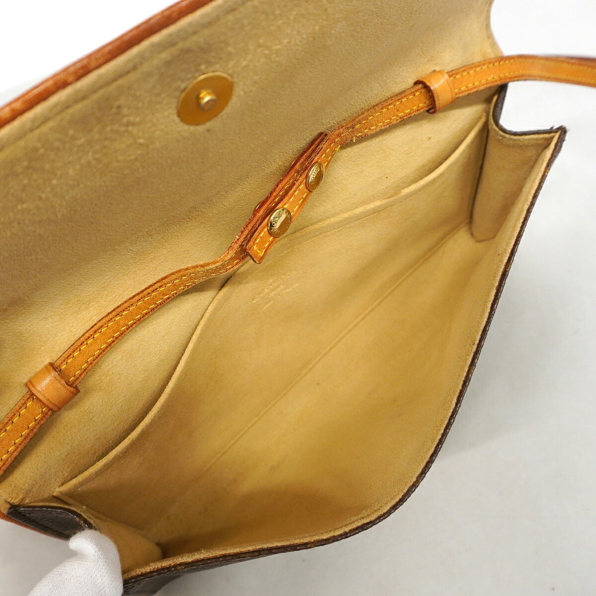 Louis Vuitton Brown Shoulder Bag (Pre-Owned)