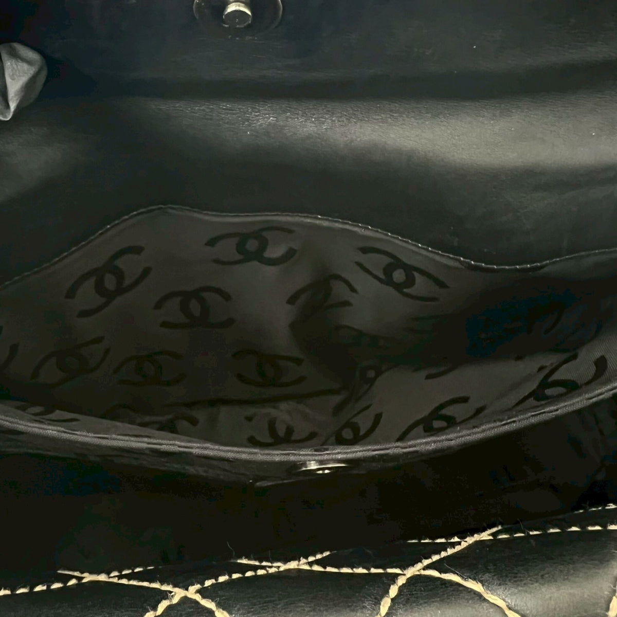Chanel Black Leather Shoulder Bag Tote Bag (Pre-Owned)