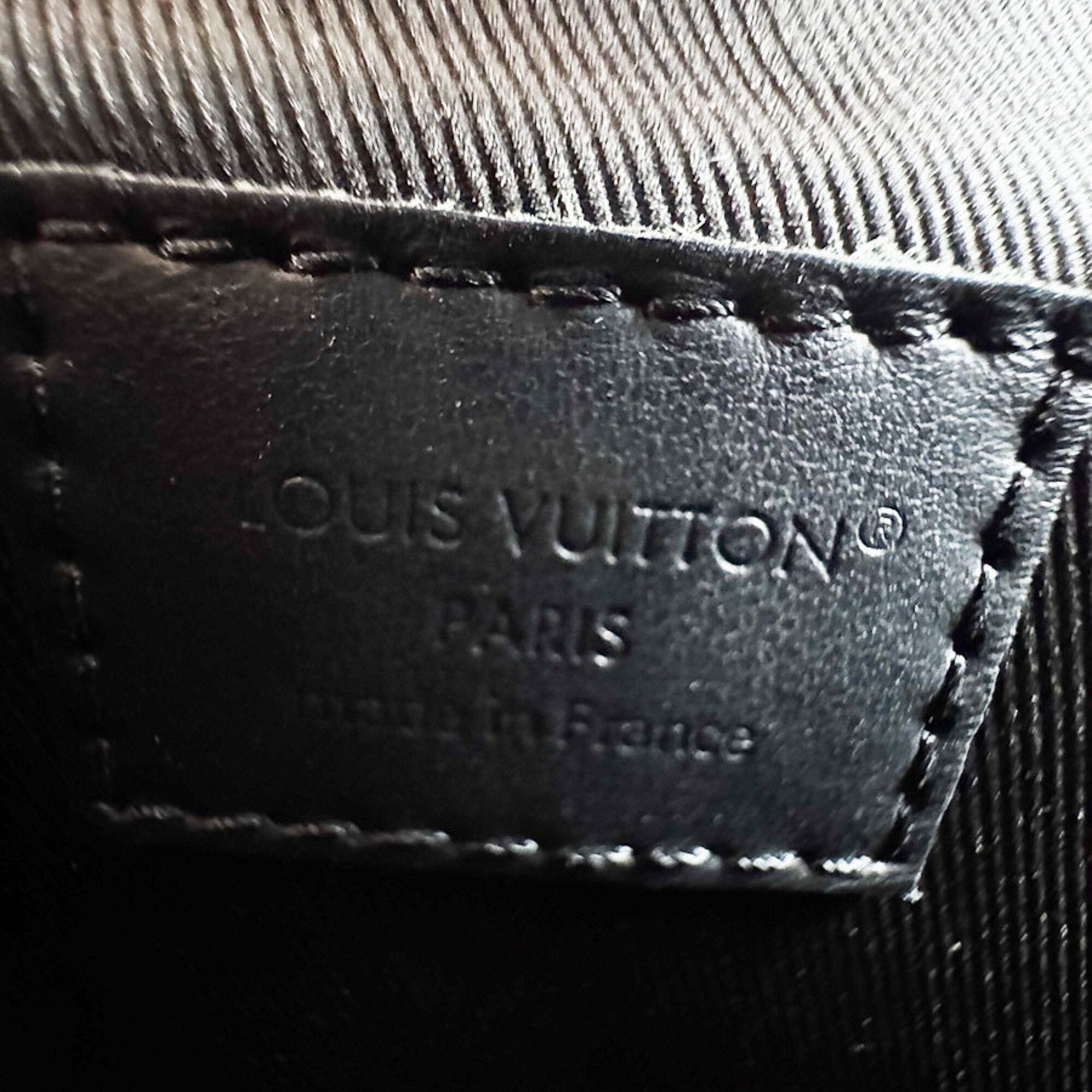 Louis Vuitton Black Leather Shoulder Bag (Pre-Owned)