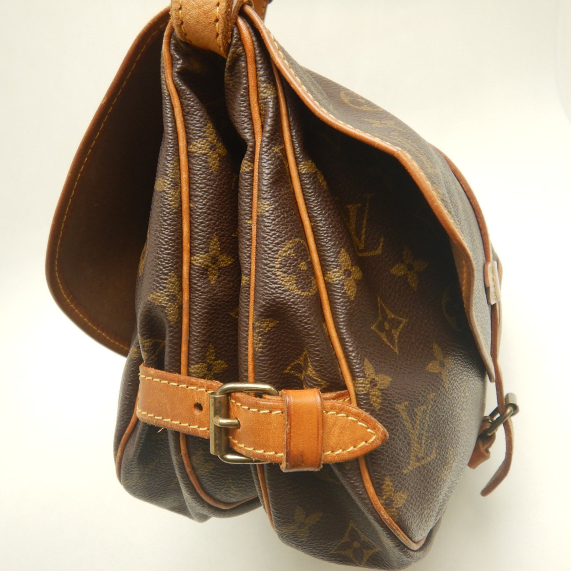 Louis Vuitton Brown Monogram Canvas Shoulder Bag (Pre-Owned)