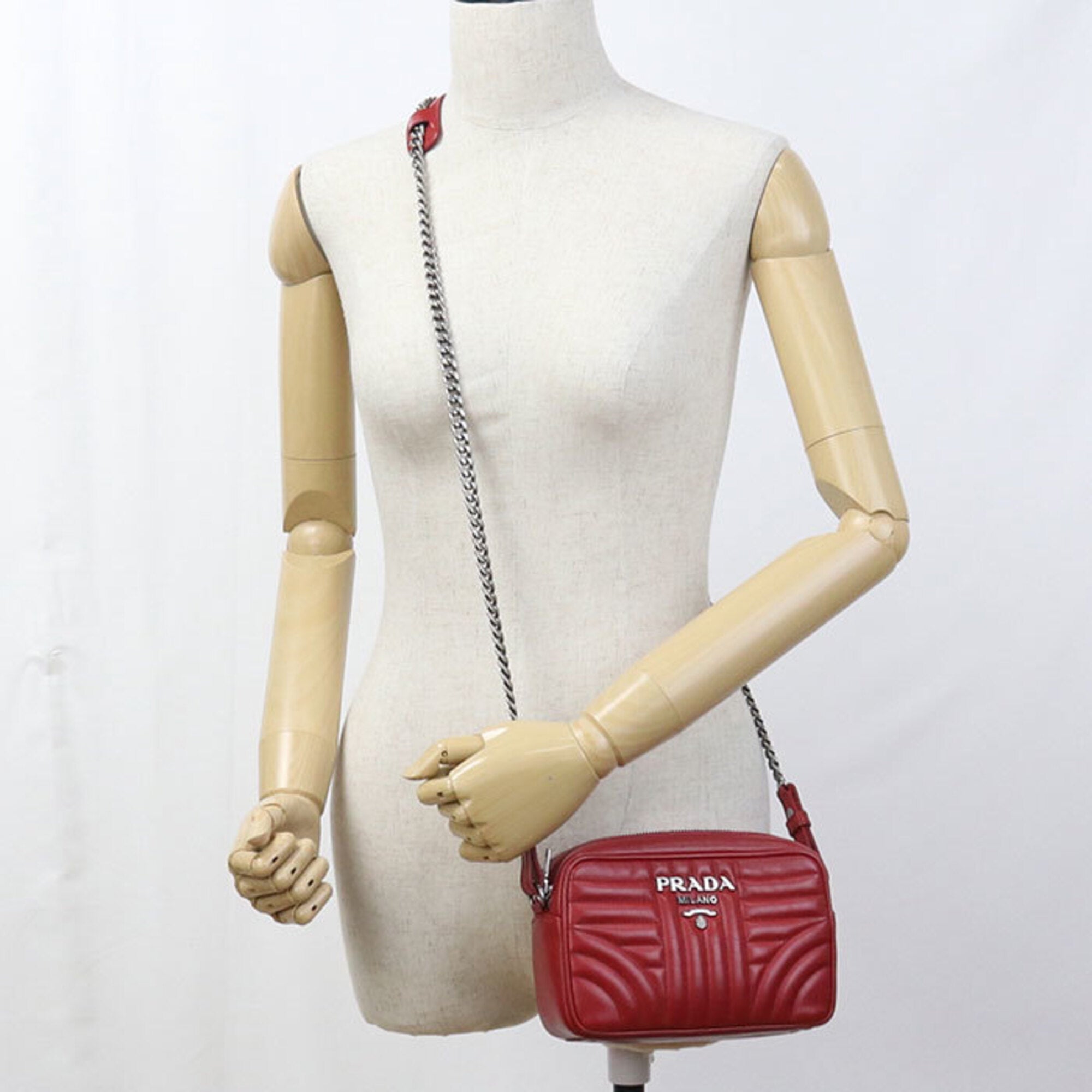 Prada Red Color Leather Shoulder Bag (Pre-Owned)