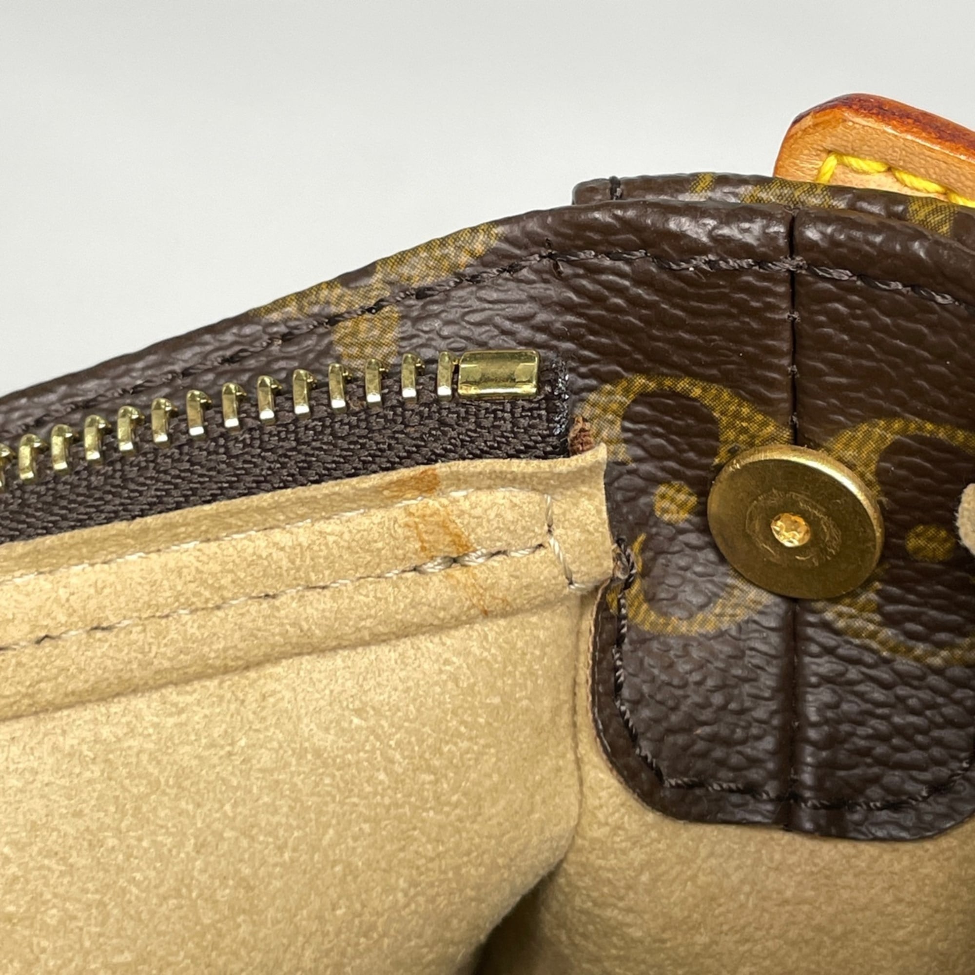 Louis Vuitton Brown Monogram Shoulder Bag (Pre-Owned)