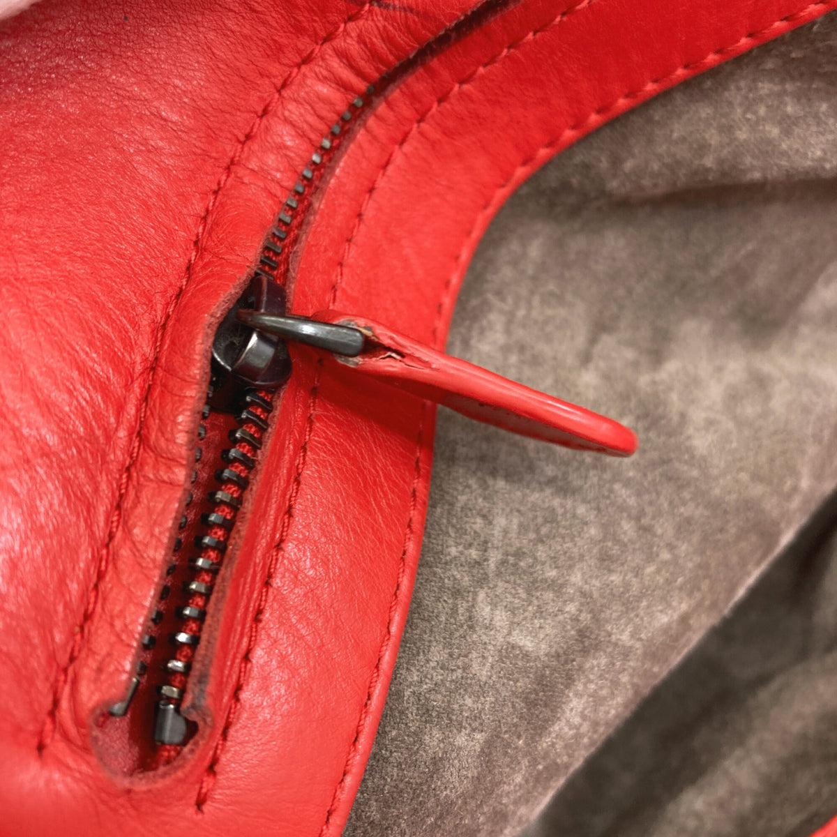 Bottega Veneta Intrecciato Red Color Leather Tote Bag (Pre-Owned)