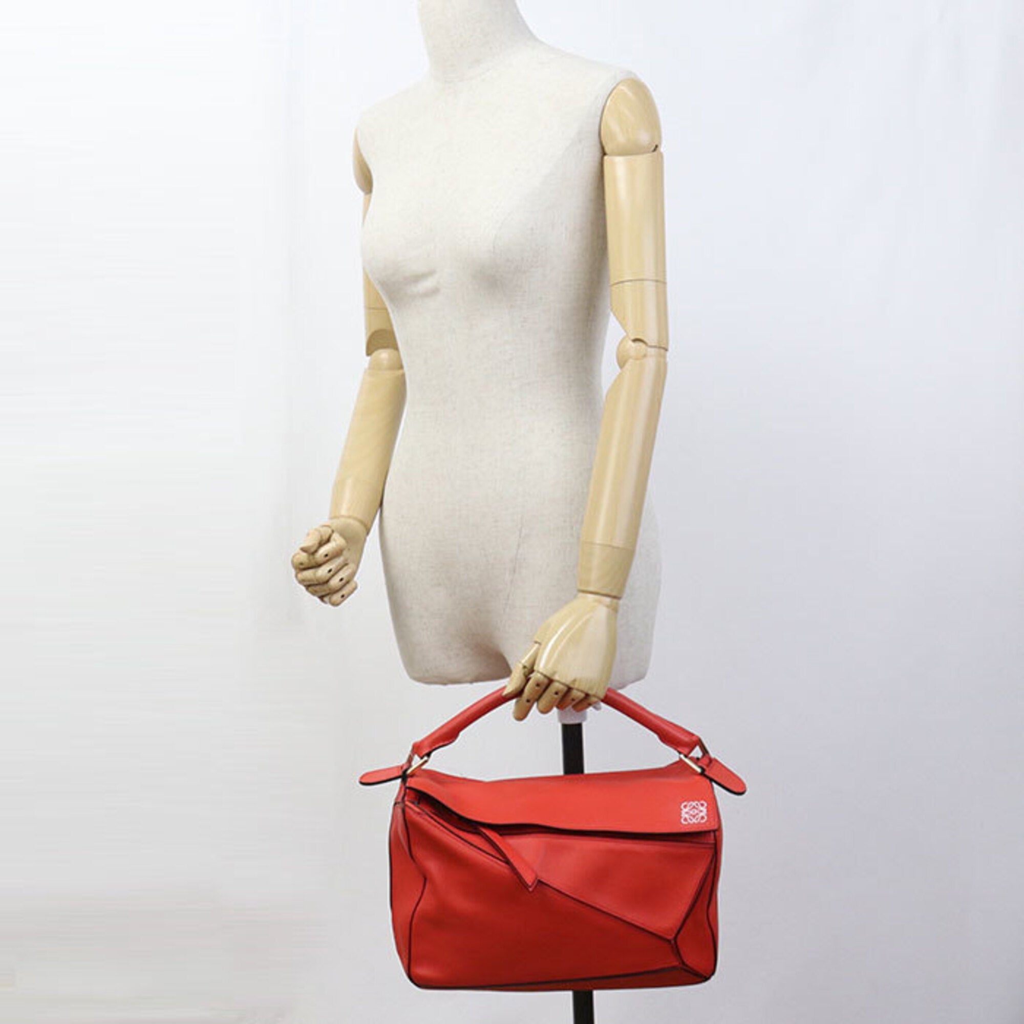 Loewe Red Color Leather Handbag (Pre-Owned)