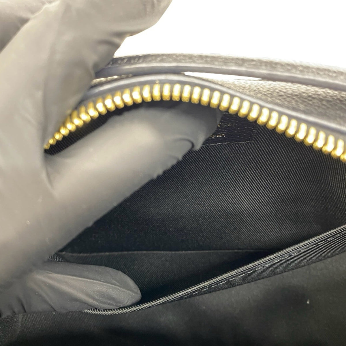 Louis Vuitton Black Leather Shoulder Bag (Pre-Owned)
