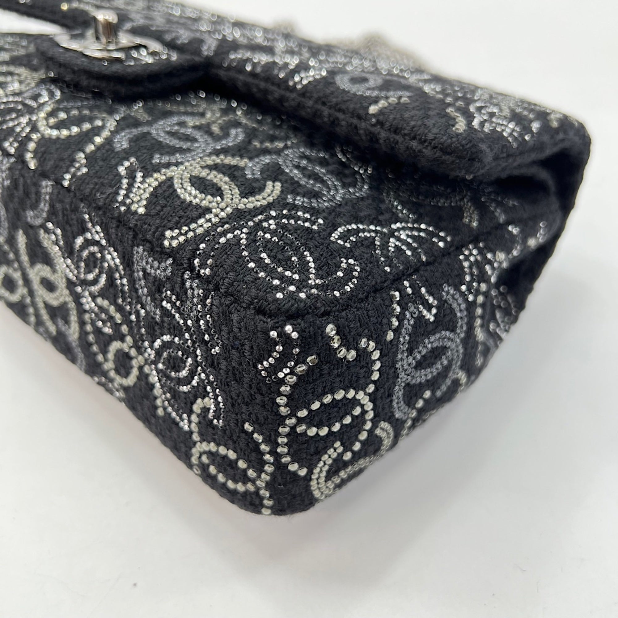 Chanel Black Shoulder Bag (Pre-Owned)