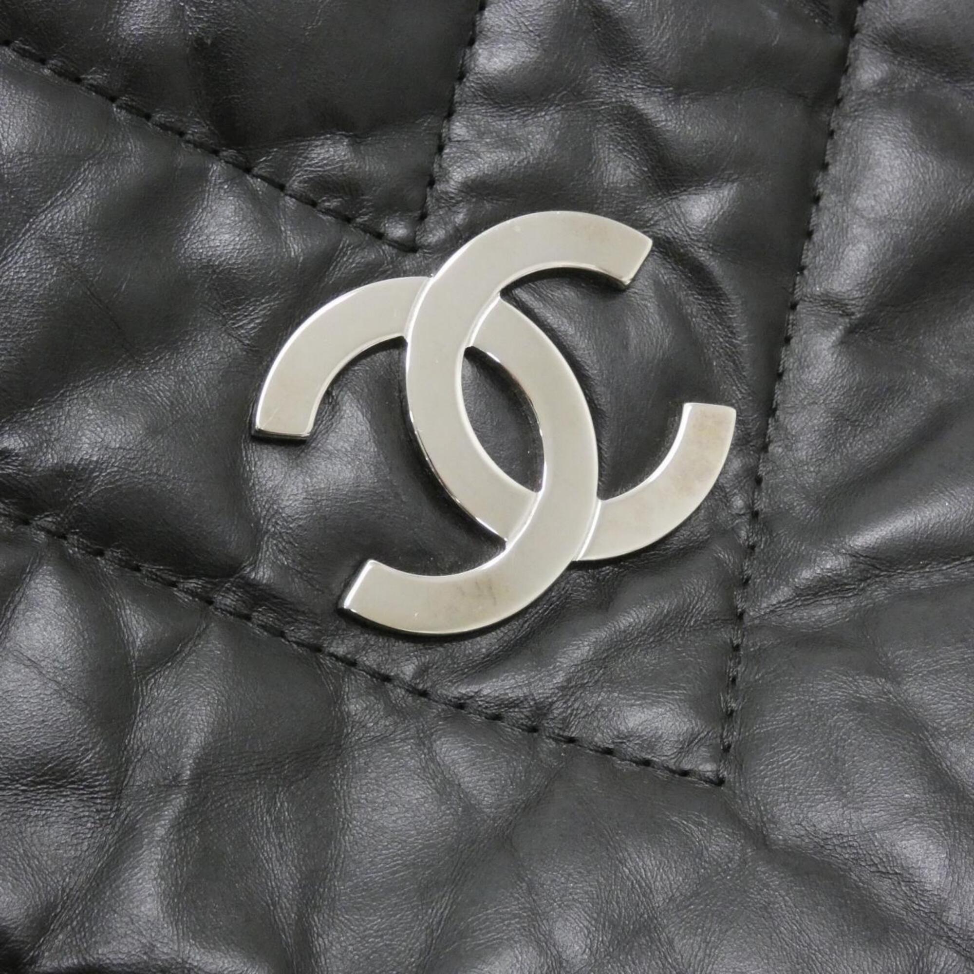 Chanel Black Leather Shoulder Bag (Pre-Owned)