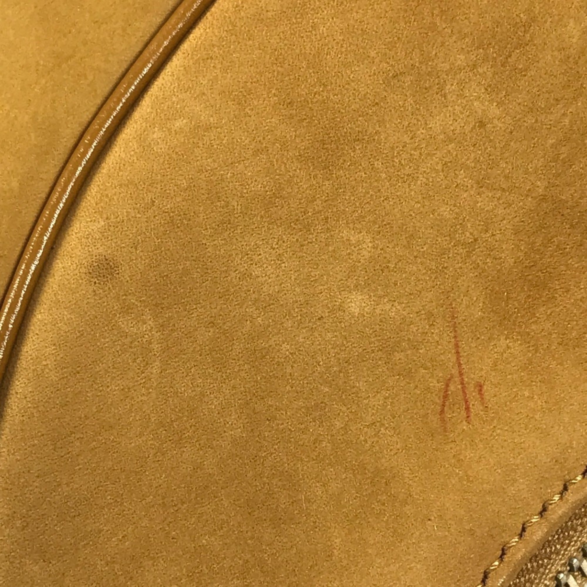 Bvlgari Beige Leather Shoulder Bag (Pre-Owned)