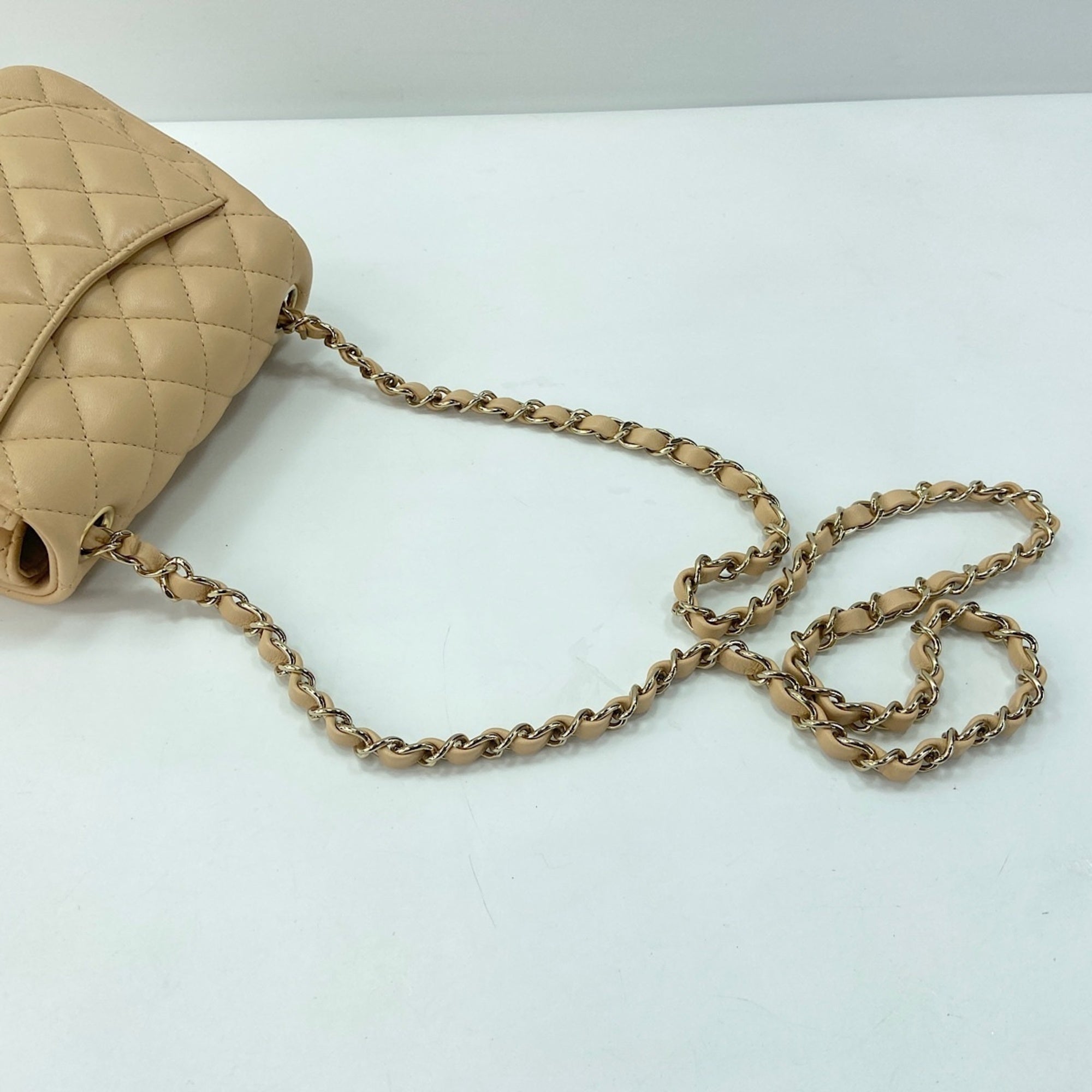 Chanel Beige Shoulder Bag (Pre-Owned)