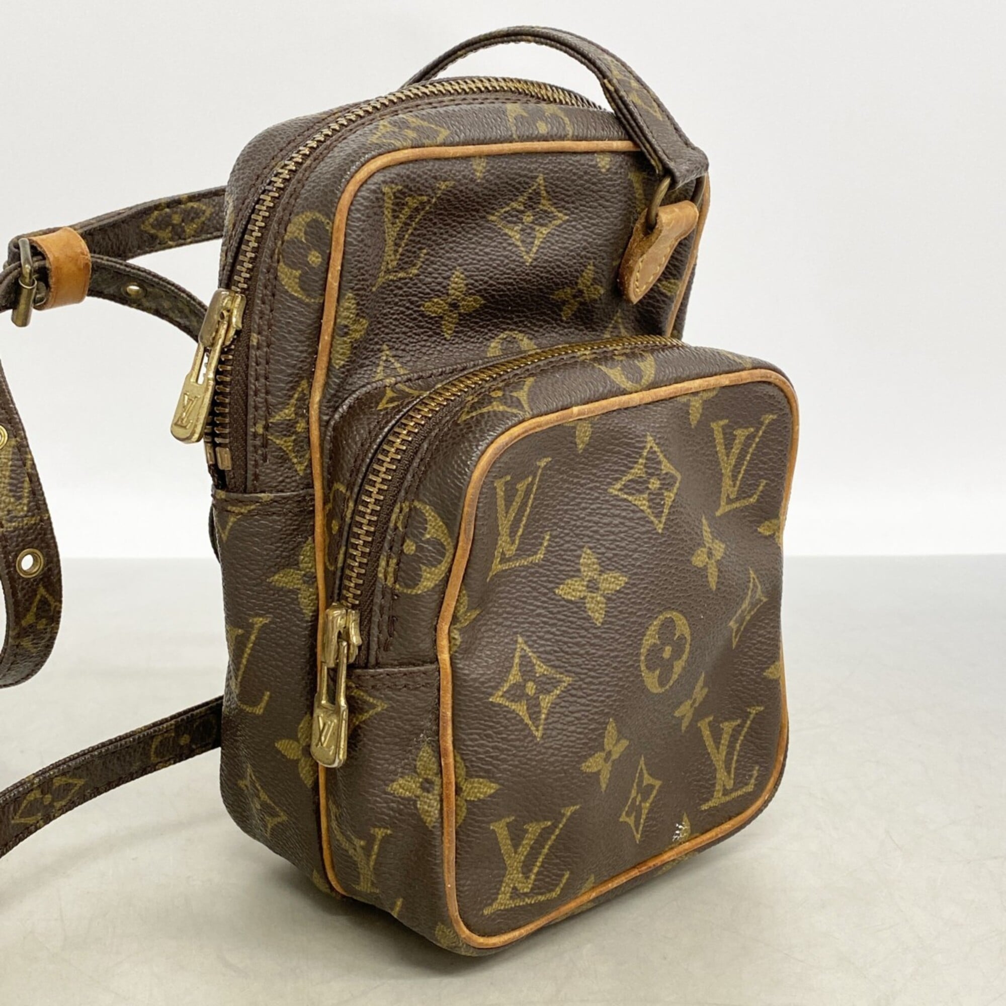 Louis Vuitton Brown Shoulder Bag (Pre-Owned)