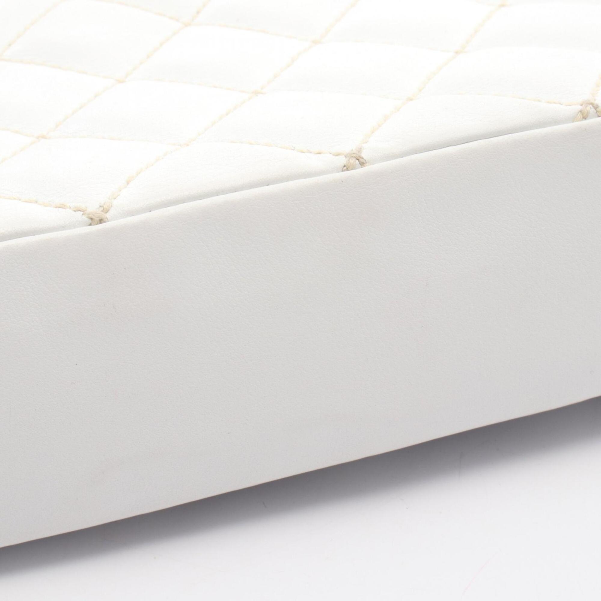 Chanel White Leather Handbag (Pre-Owned)