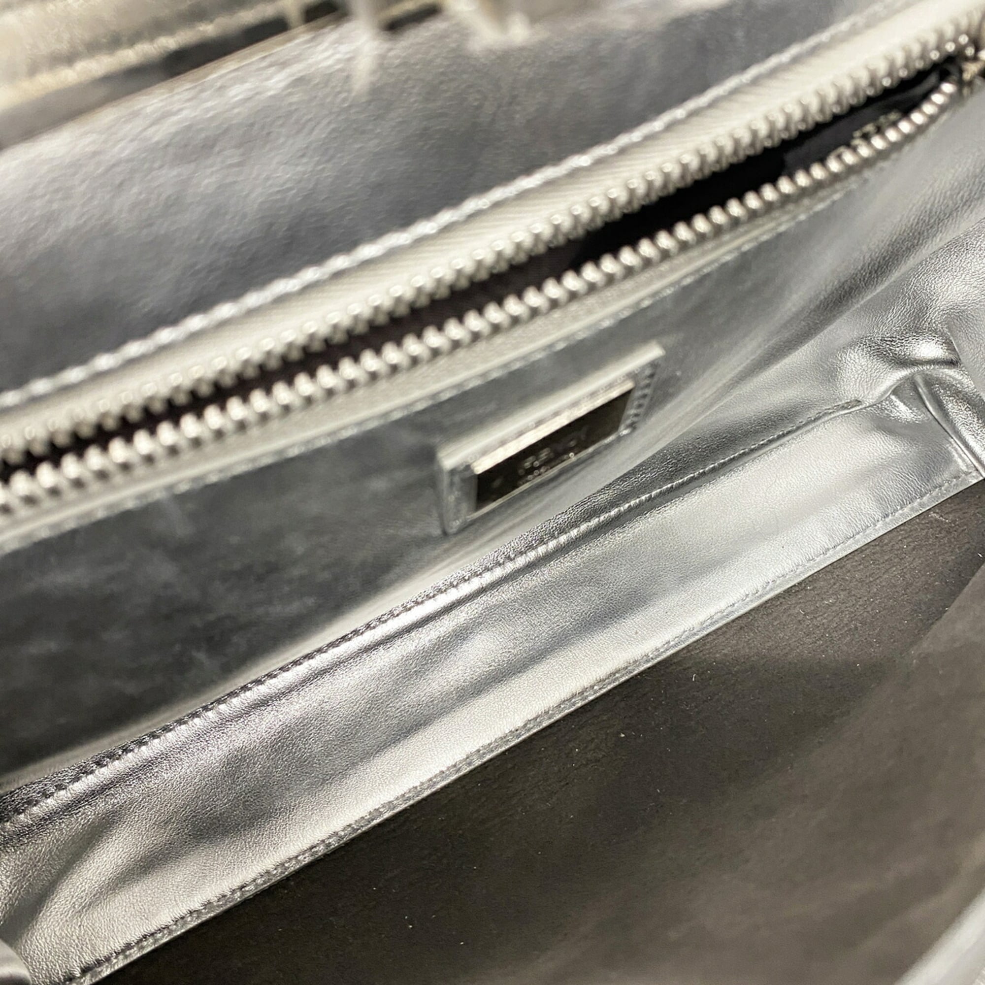 Fendi Silver Leather Handbag (Pre-Owned)