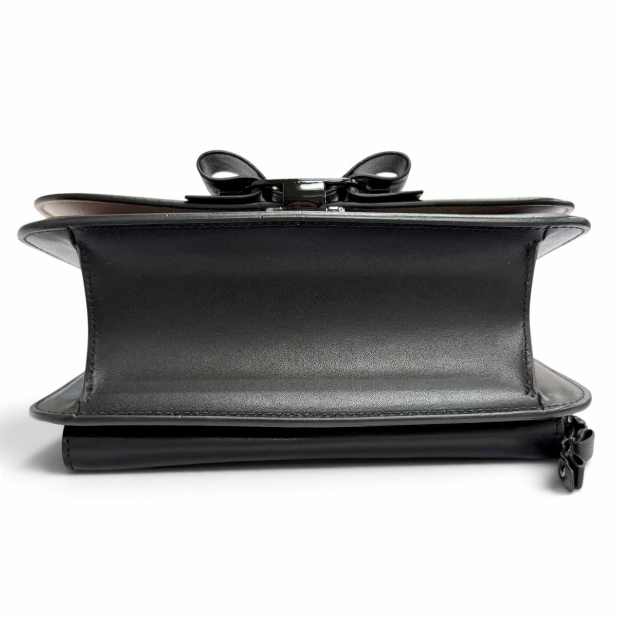 Salvatore Ferragamo Black Leather Shoulder Bag (Pre-Owned)
