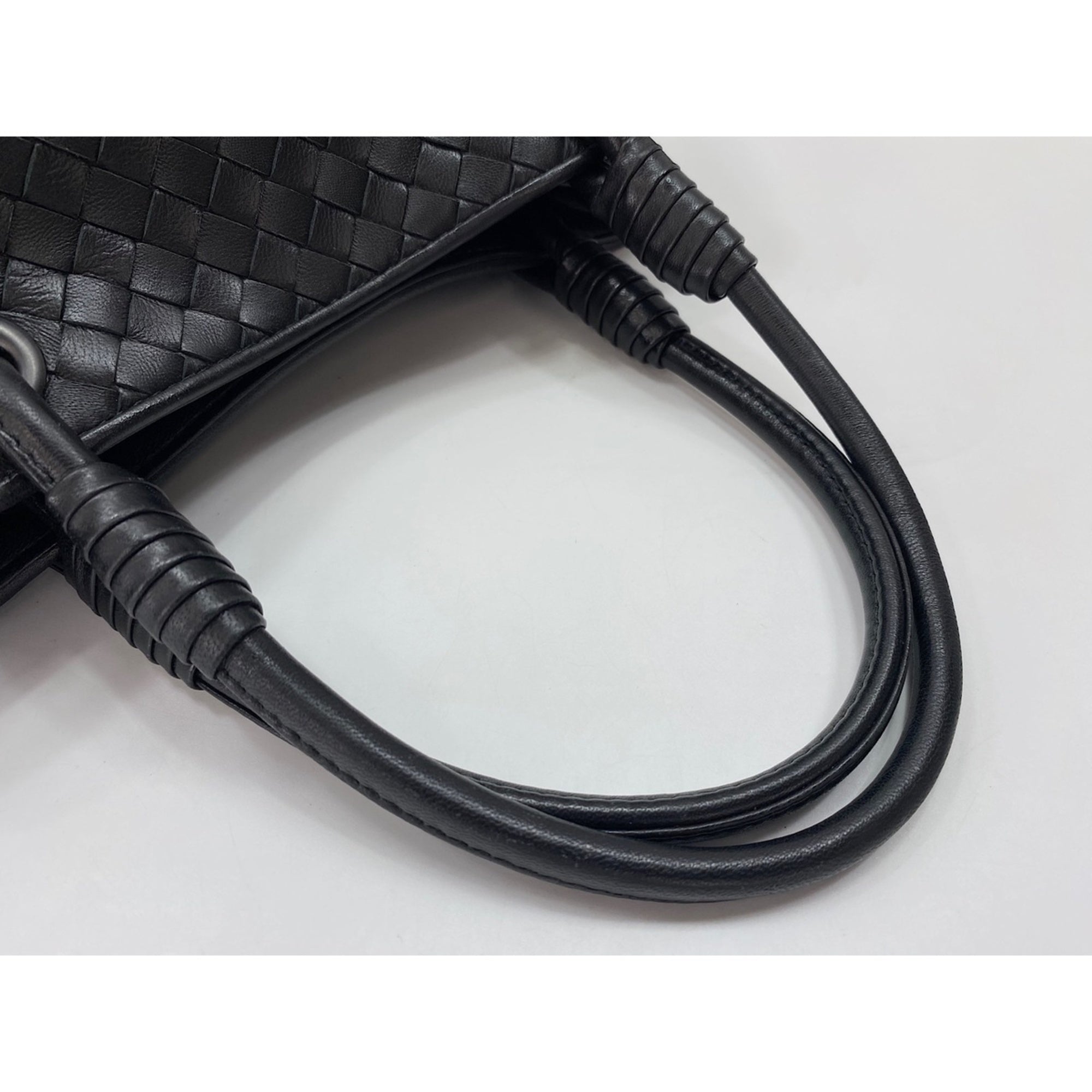Bottega Veneta Intrecciato Black Intrecciato Handbag (Pre-Owned)