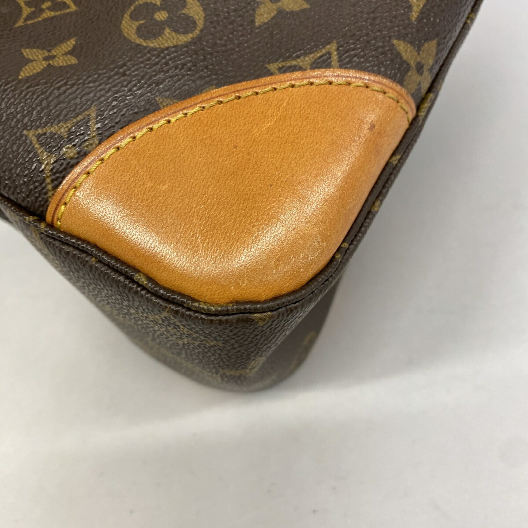 Louis Vuitton Brown Shoulder Bag (Pre-Owned)
