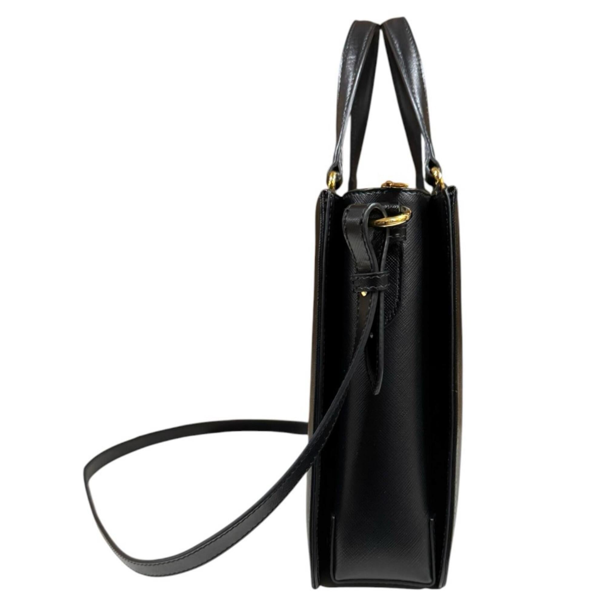 Salvatore Ferragamo Black Leather Shoulder Bag (Pre-Owned)