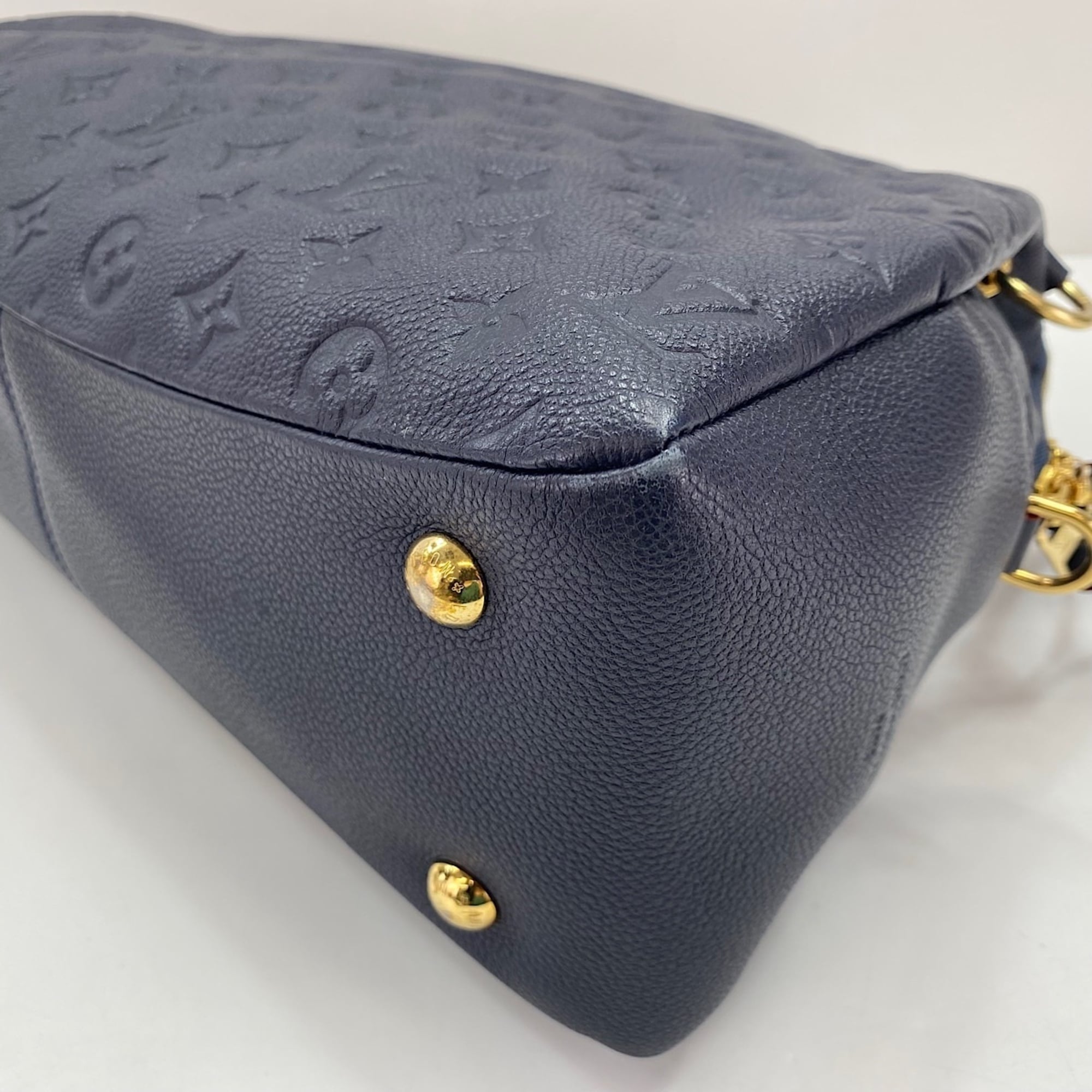 Louis Vuitton Navy Handbag (Pre-Owned)