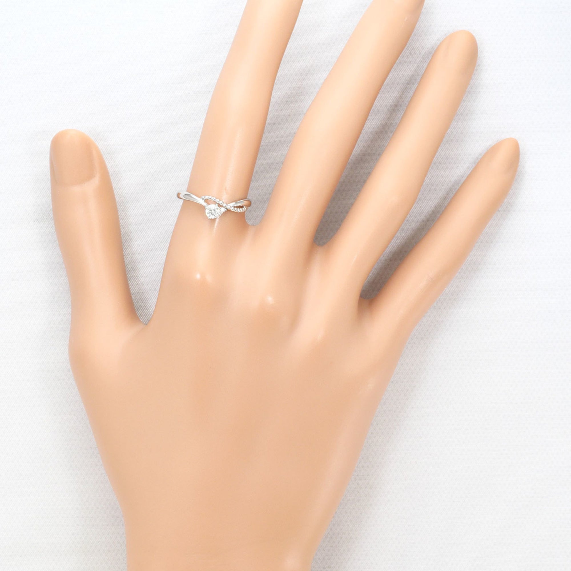 Unbranded White Gold White Gold (18K) Band Ring (Pre-Owned)