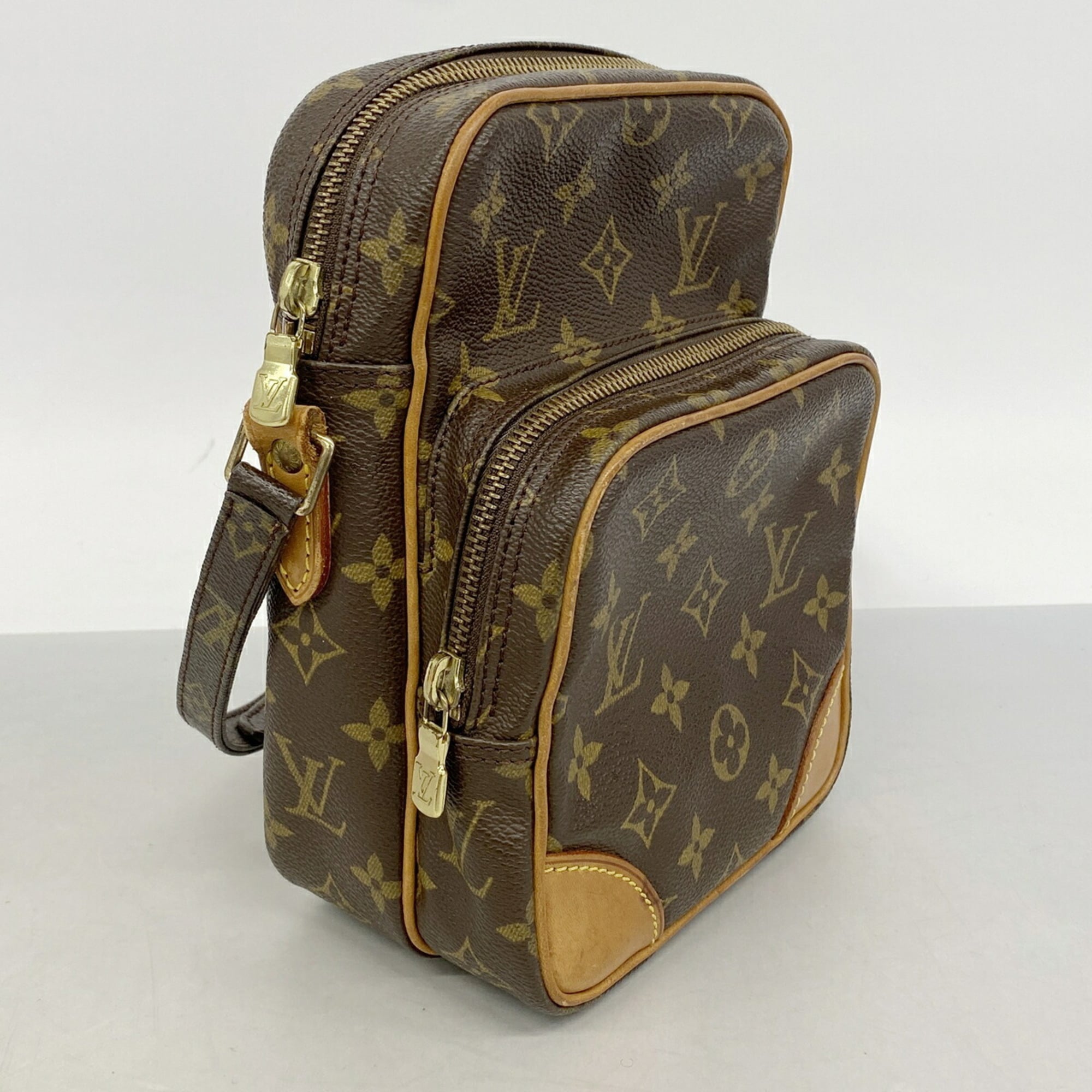 Louis Vuitton Brown Shoulder Bag (Pre-Owned)