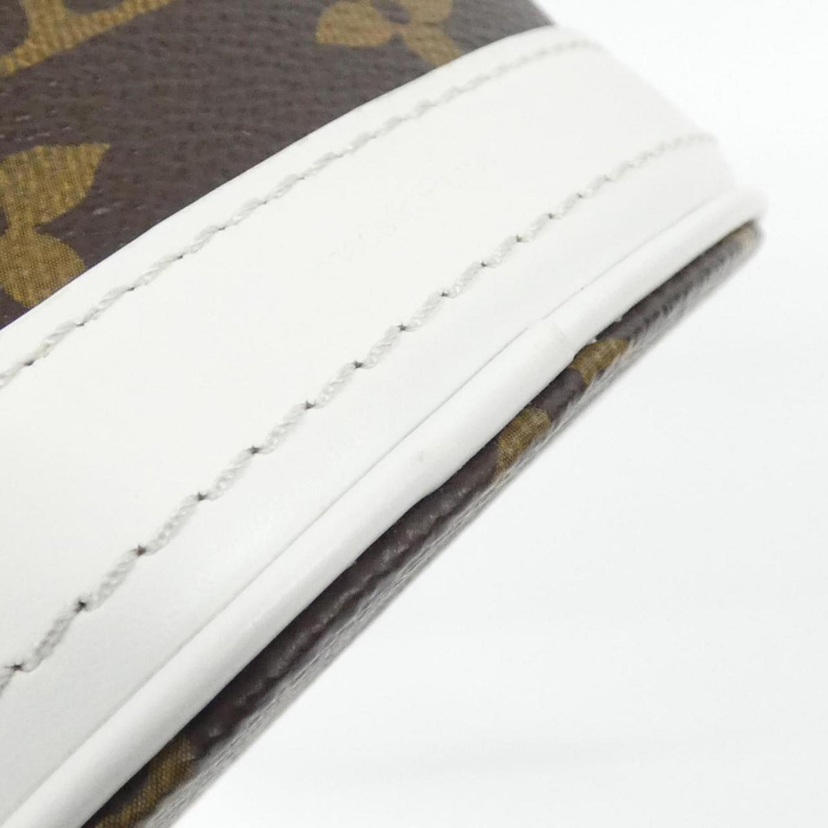 Louis Vuitton Blanc Marron Coated Canvas Leather Handbag Pouch (Pre-Owned)