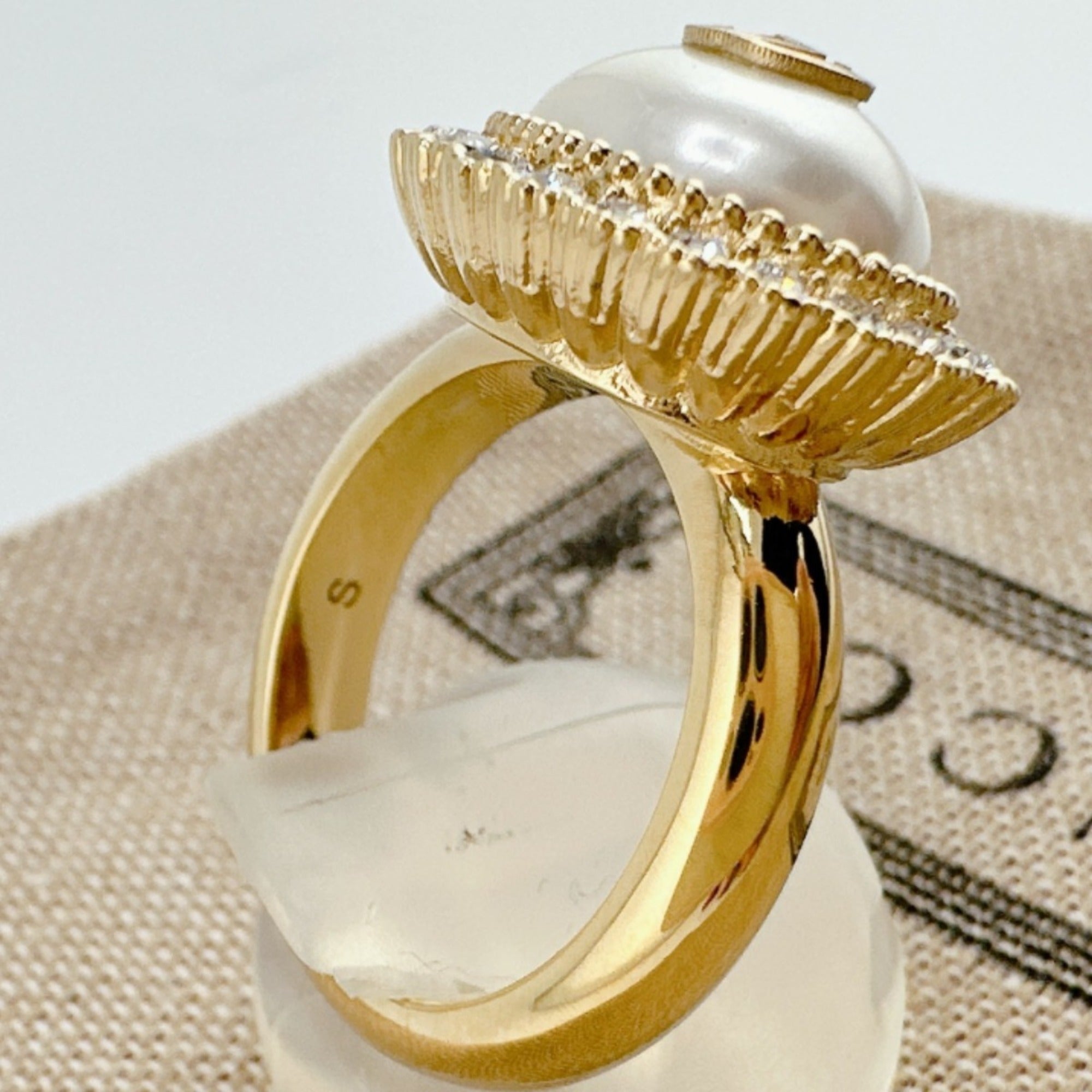 Gucci Gold Metal Band Ring (Pre-Owned)