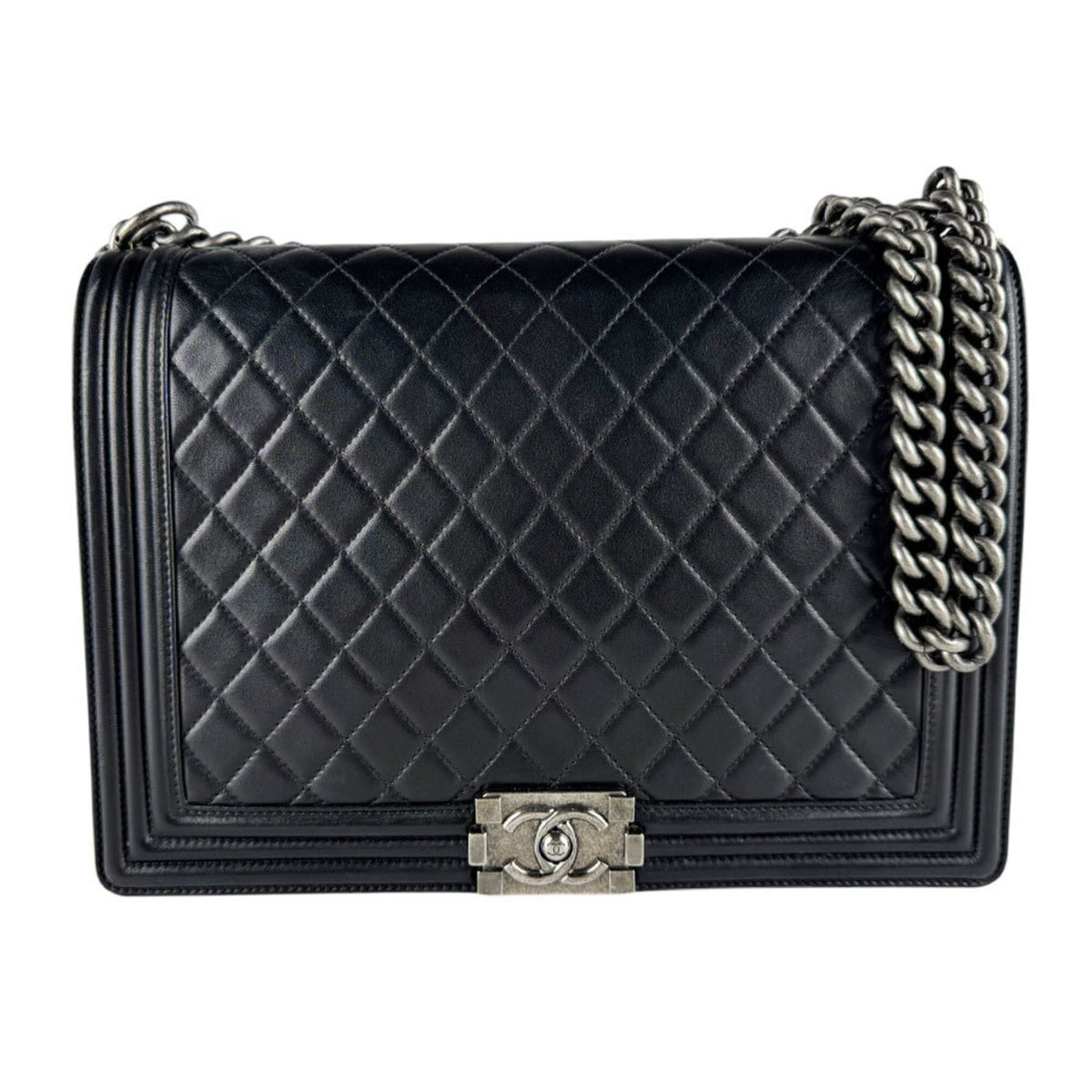 Chanel Black Leather Shoulder Bag (Pre-Owned)