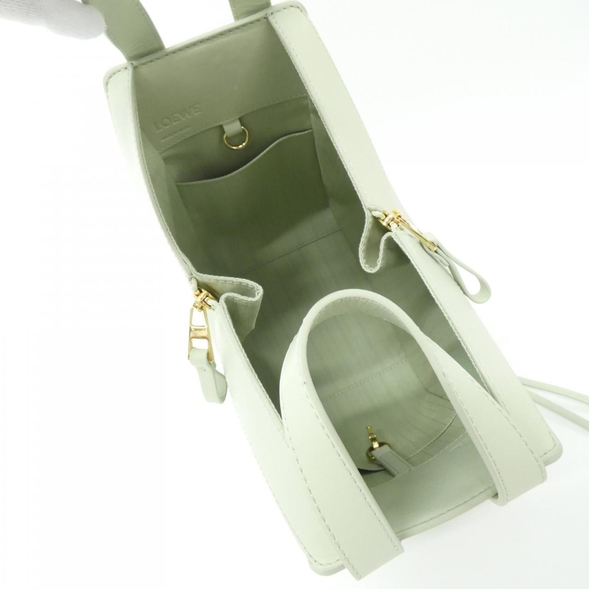 Loewe Light Green Leather Shoulder Bag (Pre-Owned)